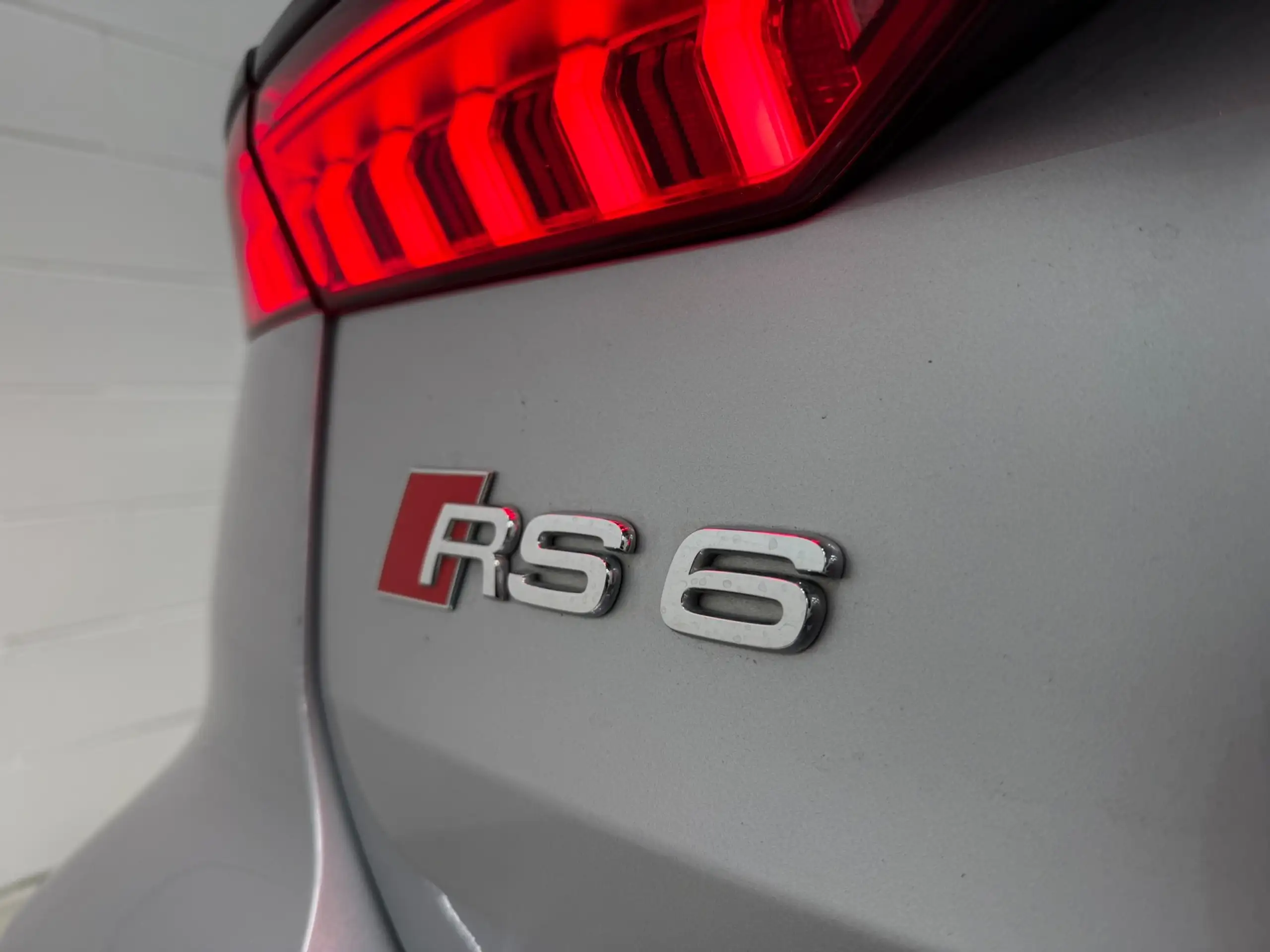 Audi - RS6