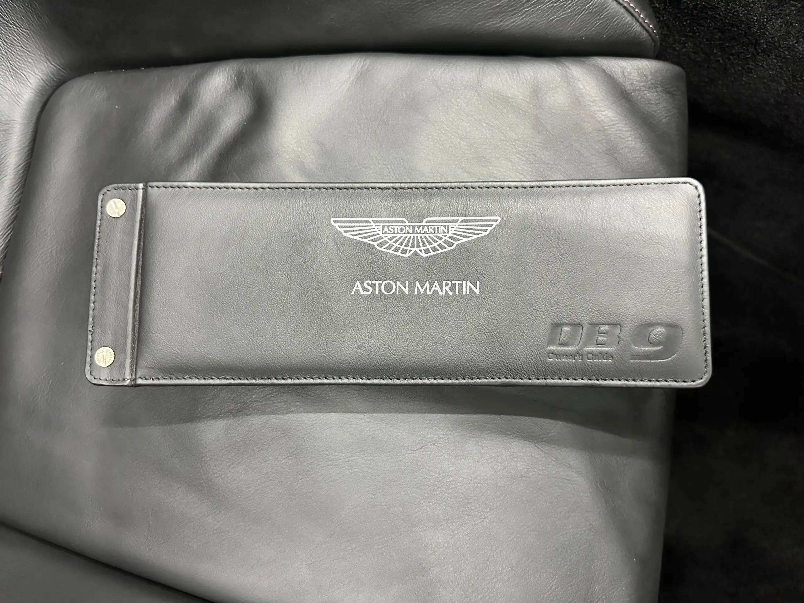 Aston Martin - DB9