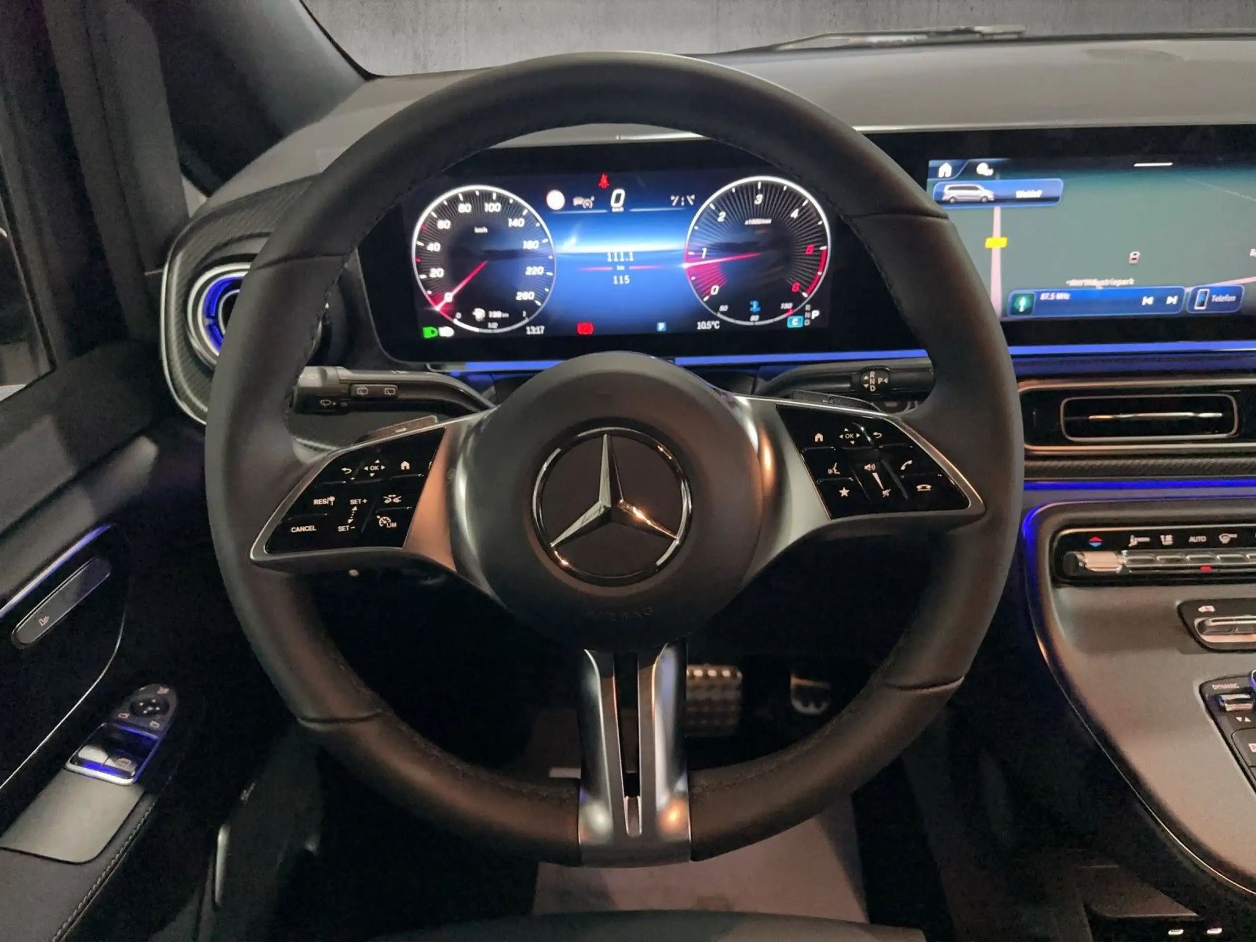 Mercedes-Benz - V 300