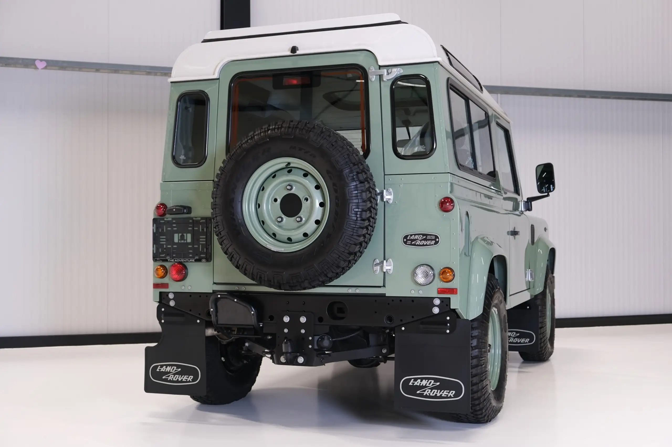 Land Rover - Defender