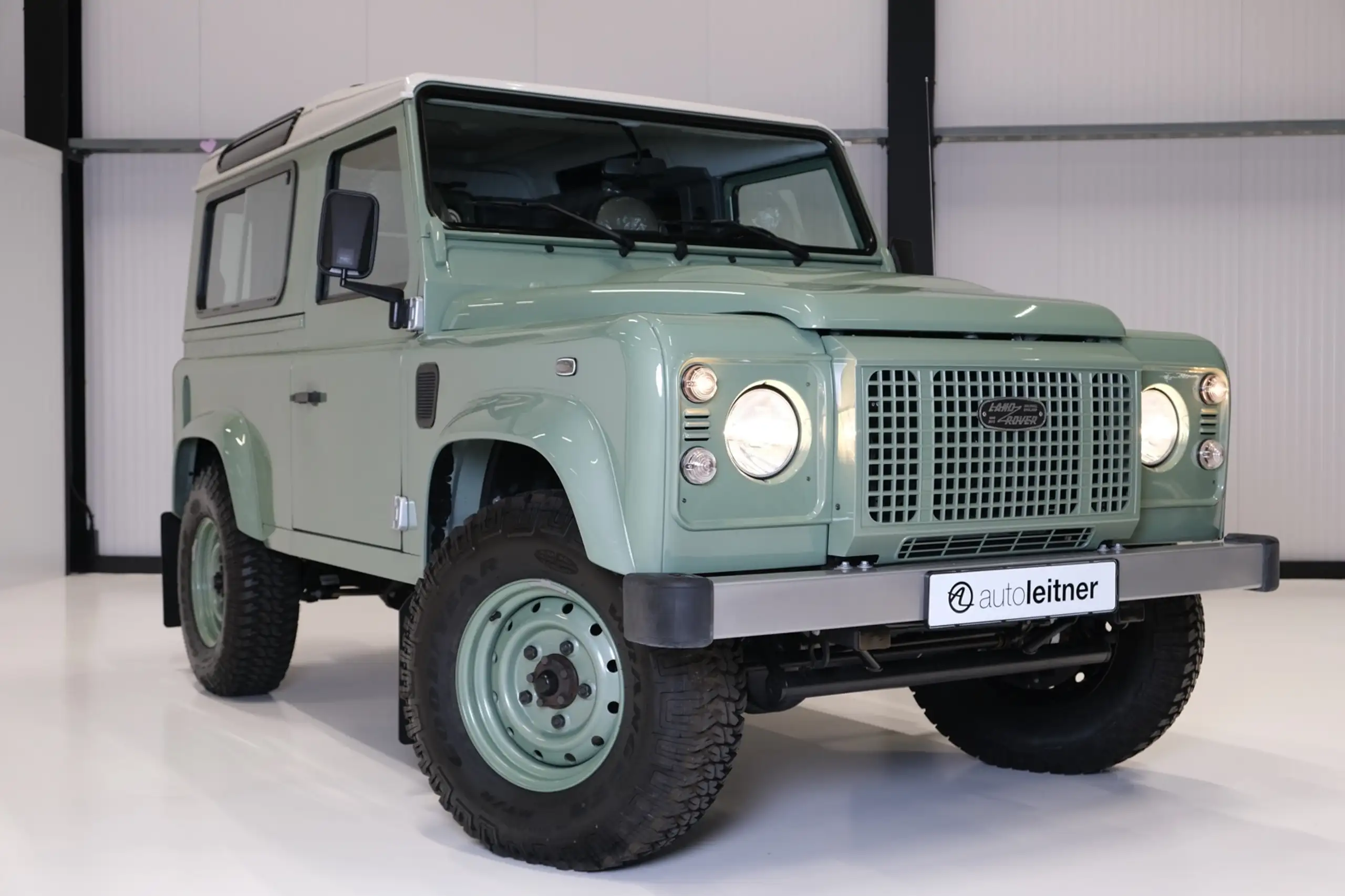 Land Rover Defender 2016