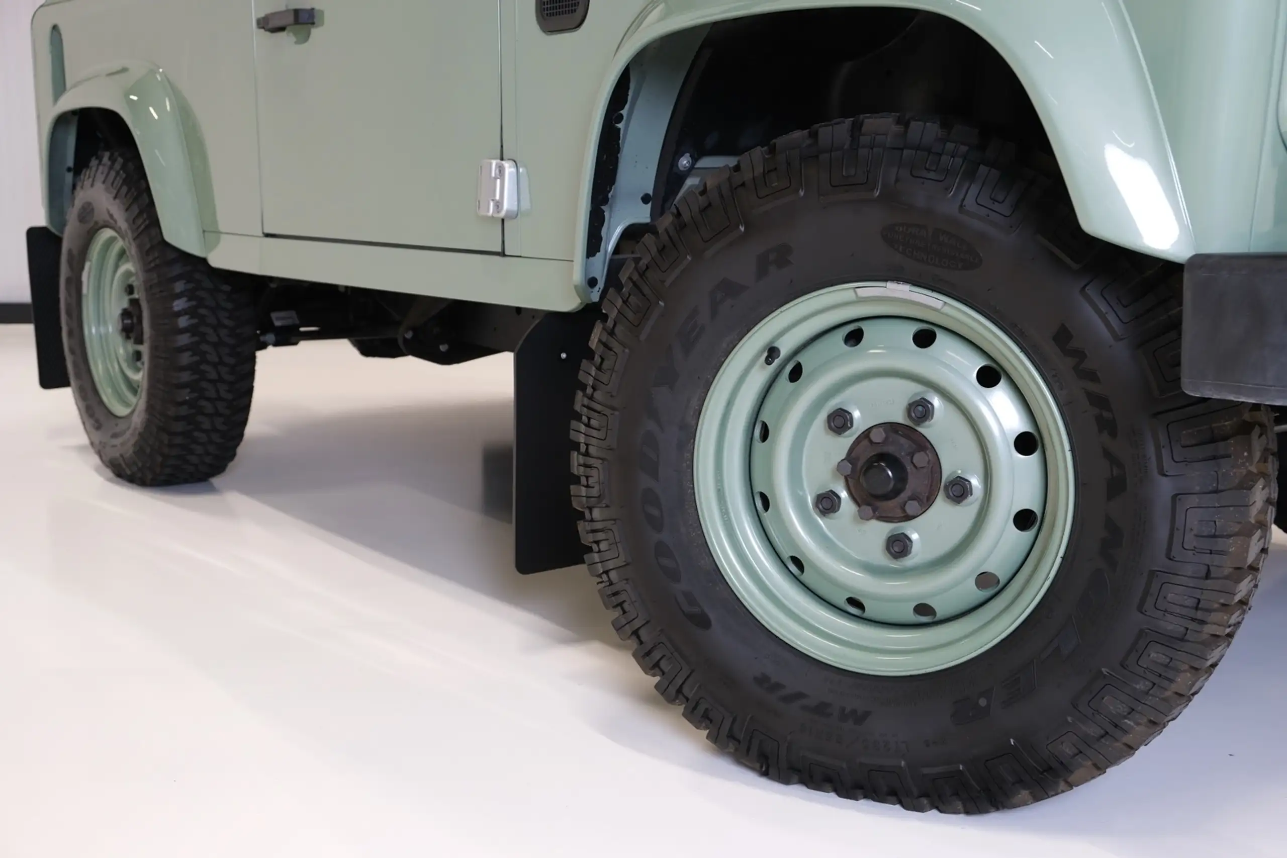 Land Rover - Defender