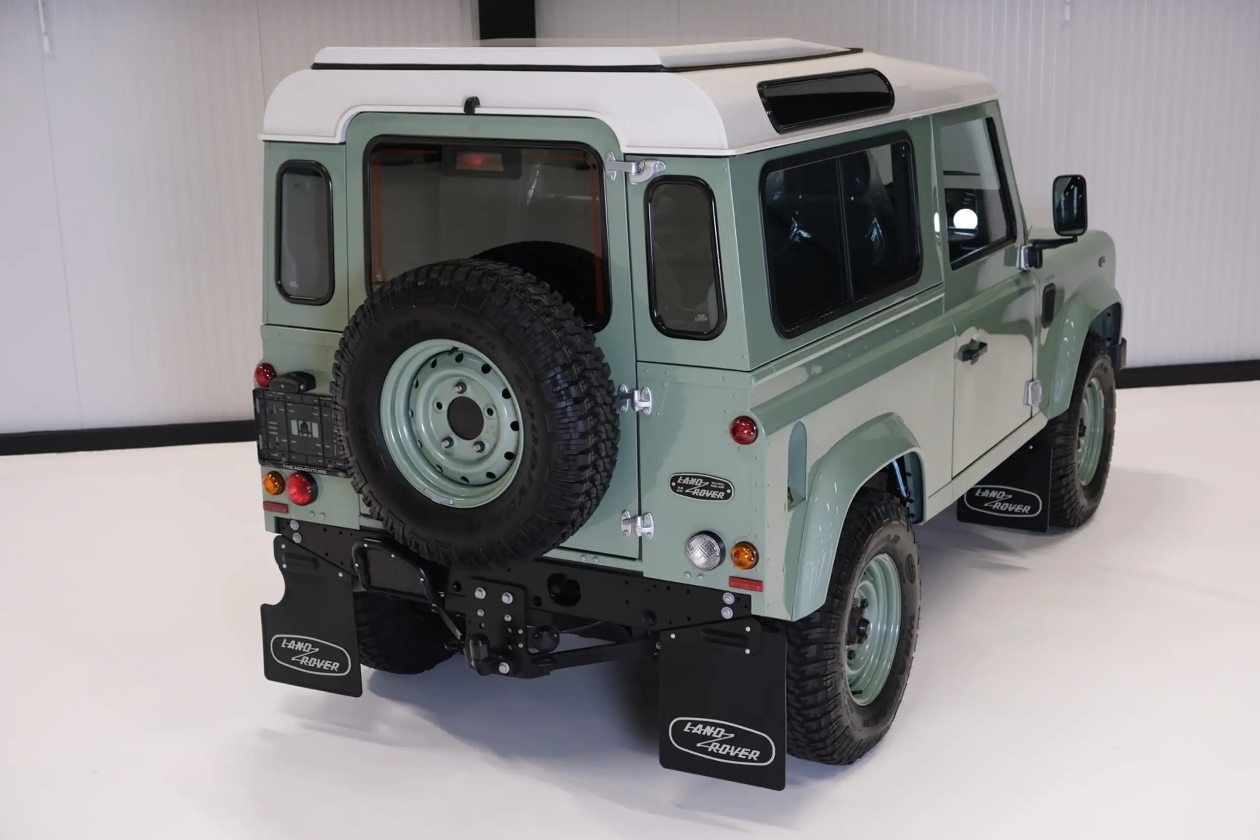 Land Rover - Defender