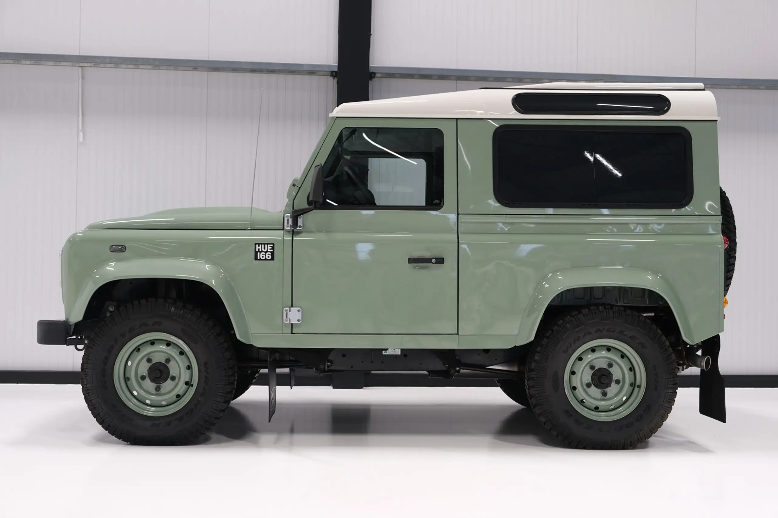 Land Rover - Defender