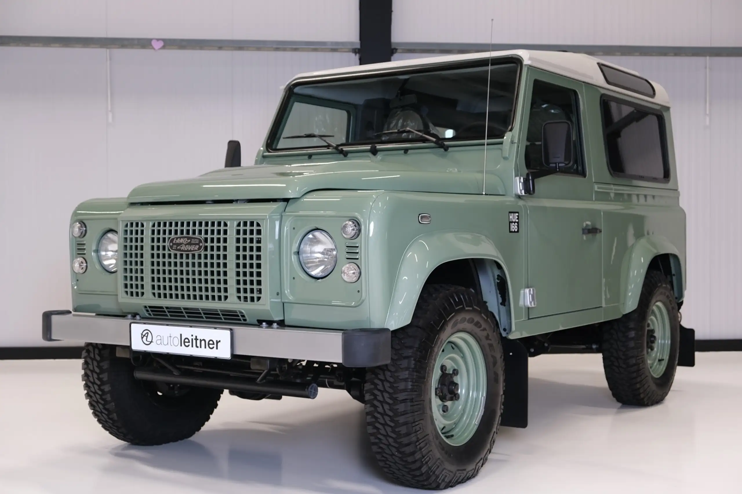 Land Rover - Defender