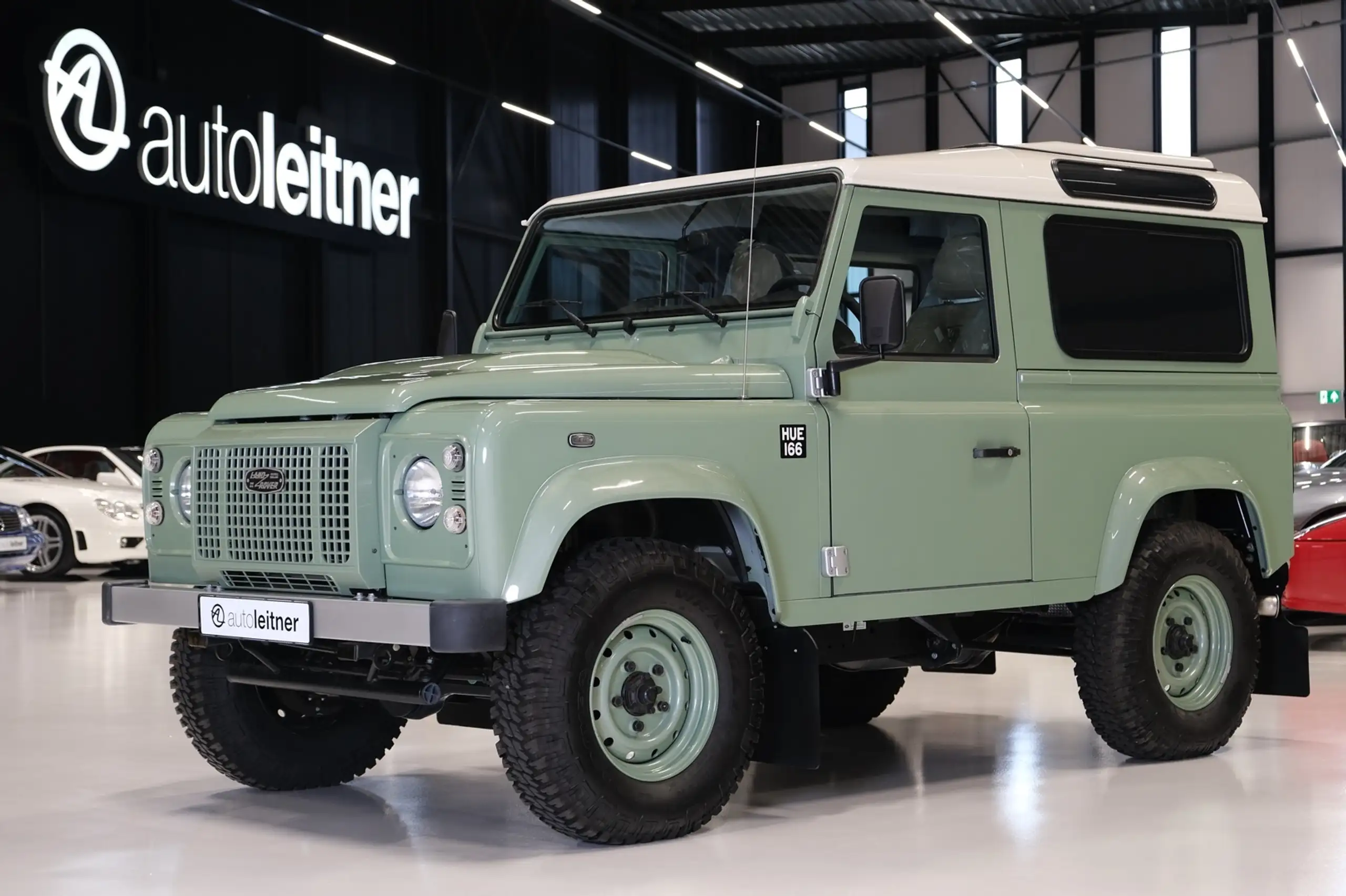 Land Rover - Defender