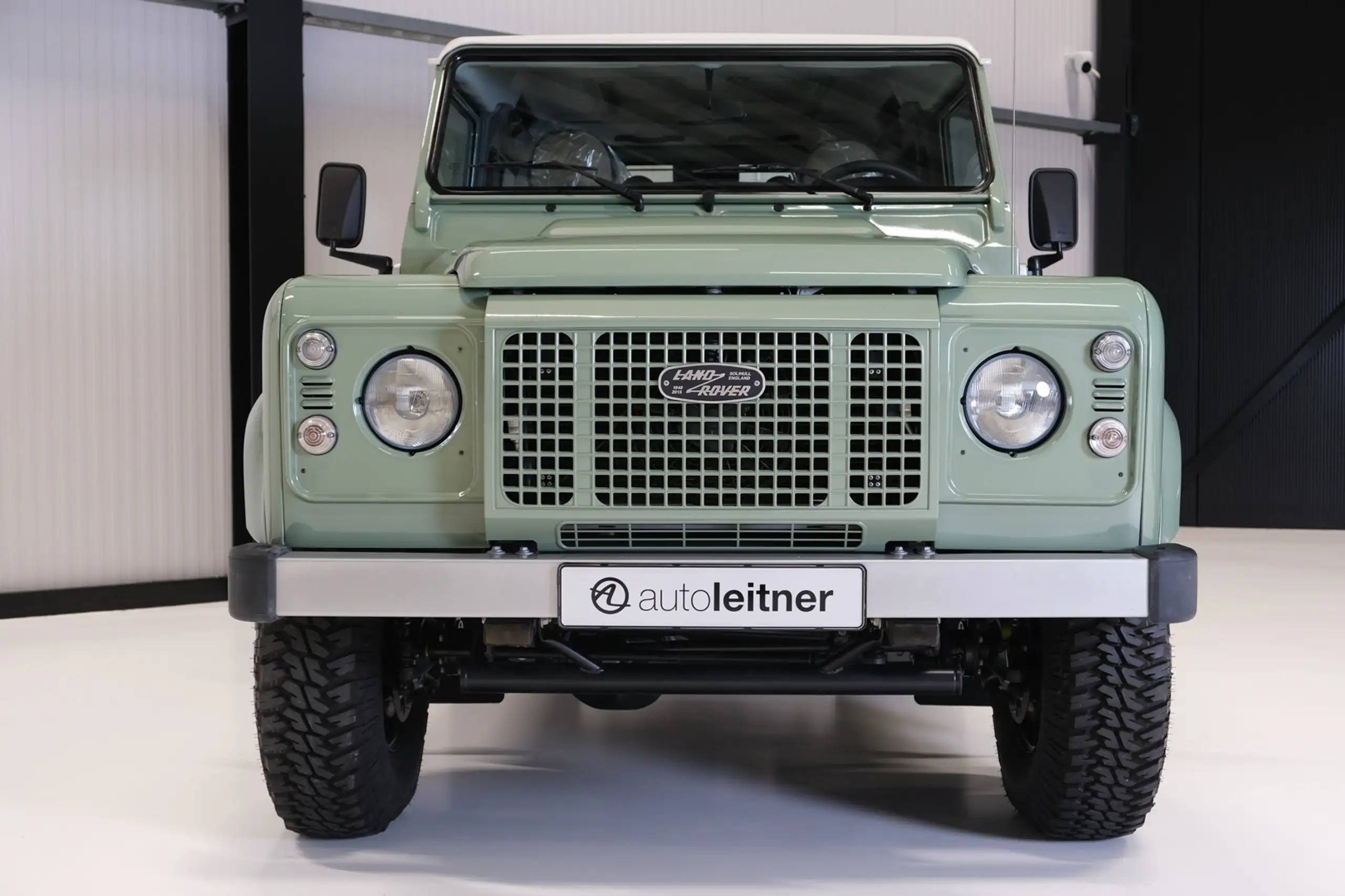 Land Rover - Defender