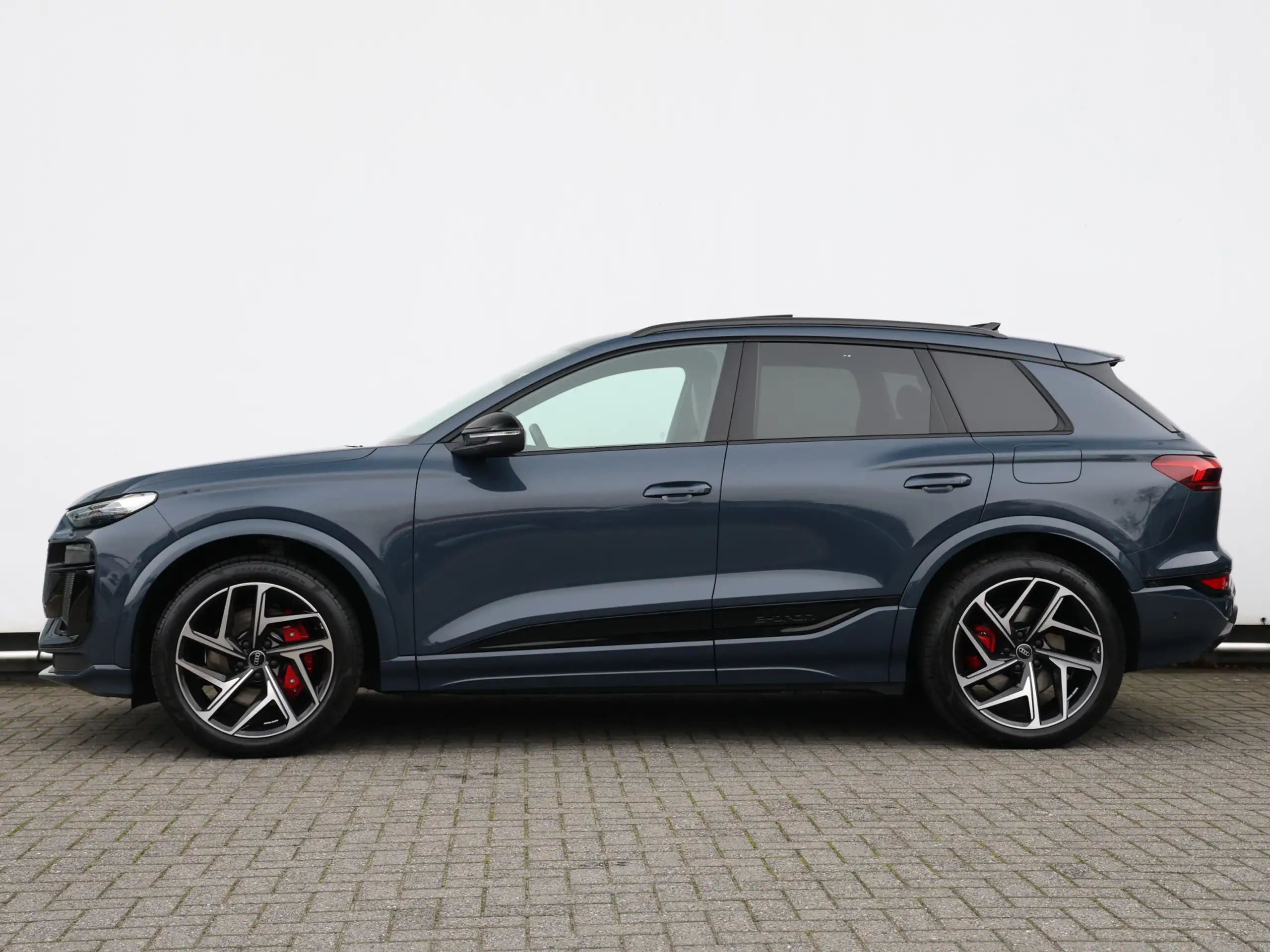 Audi - Q6