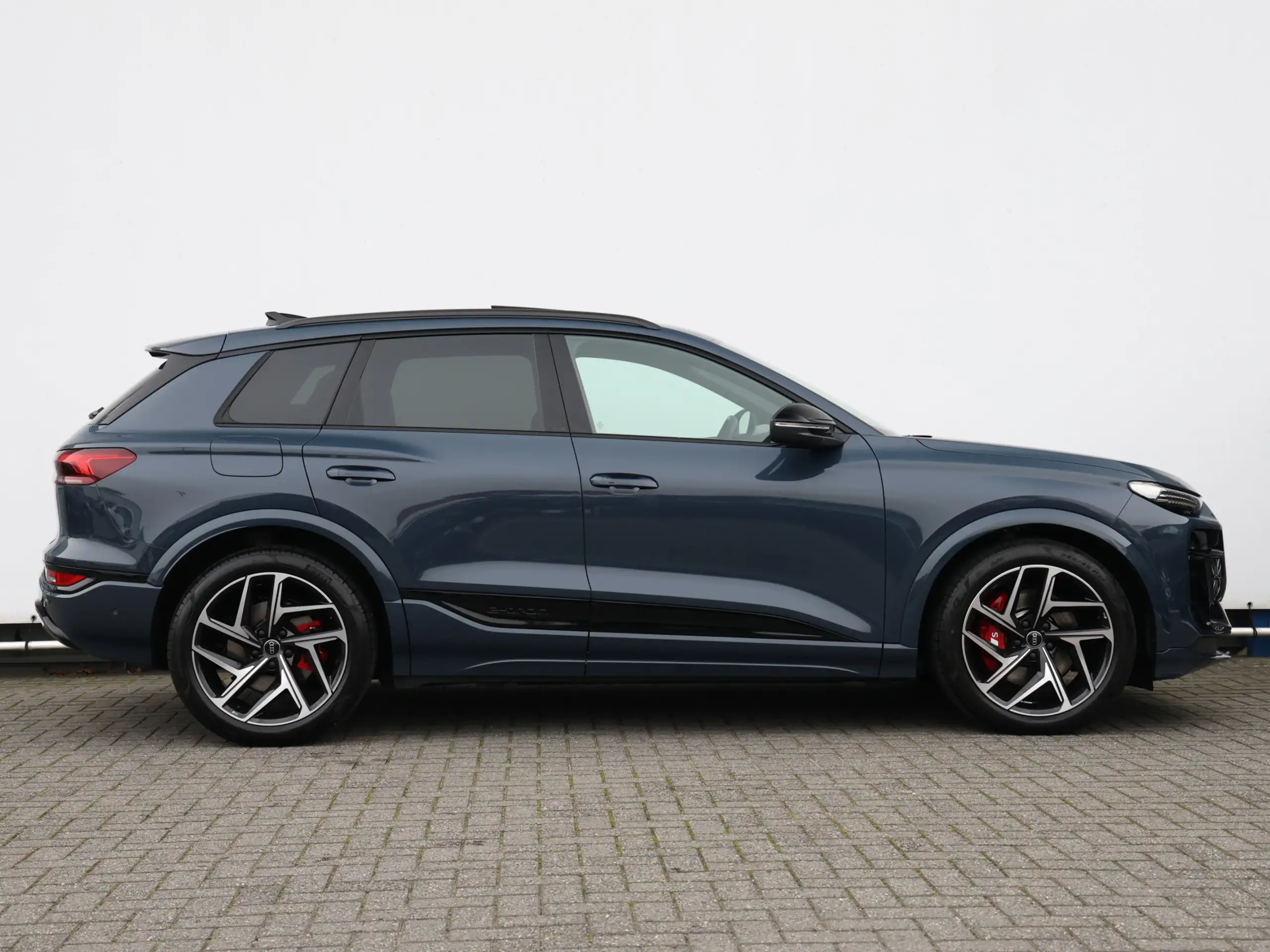 Audi - Q6