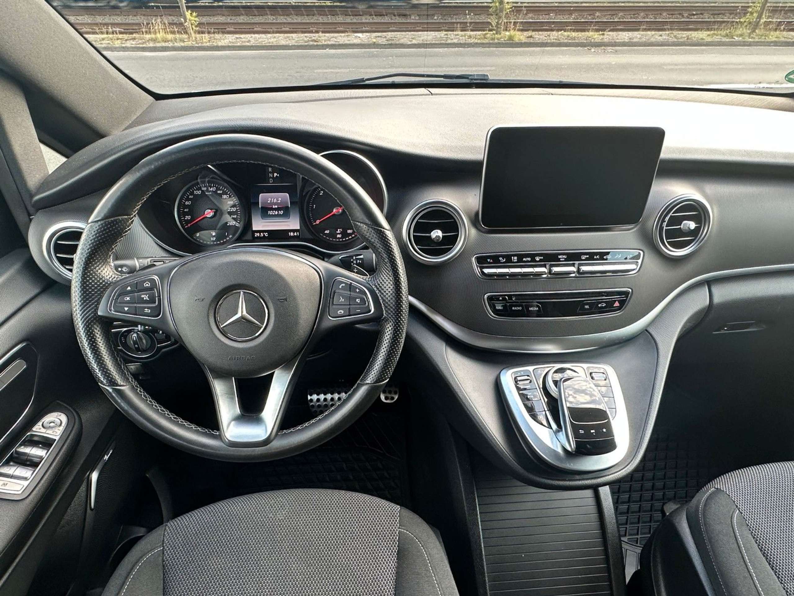 Mercedes-Benz - V 250