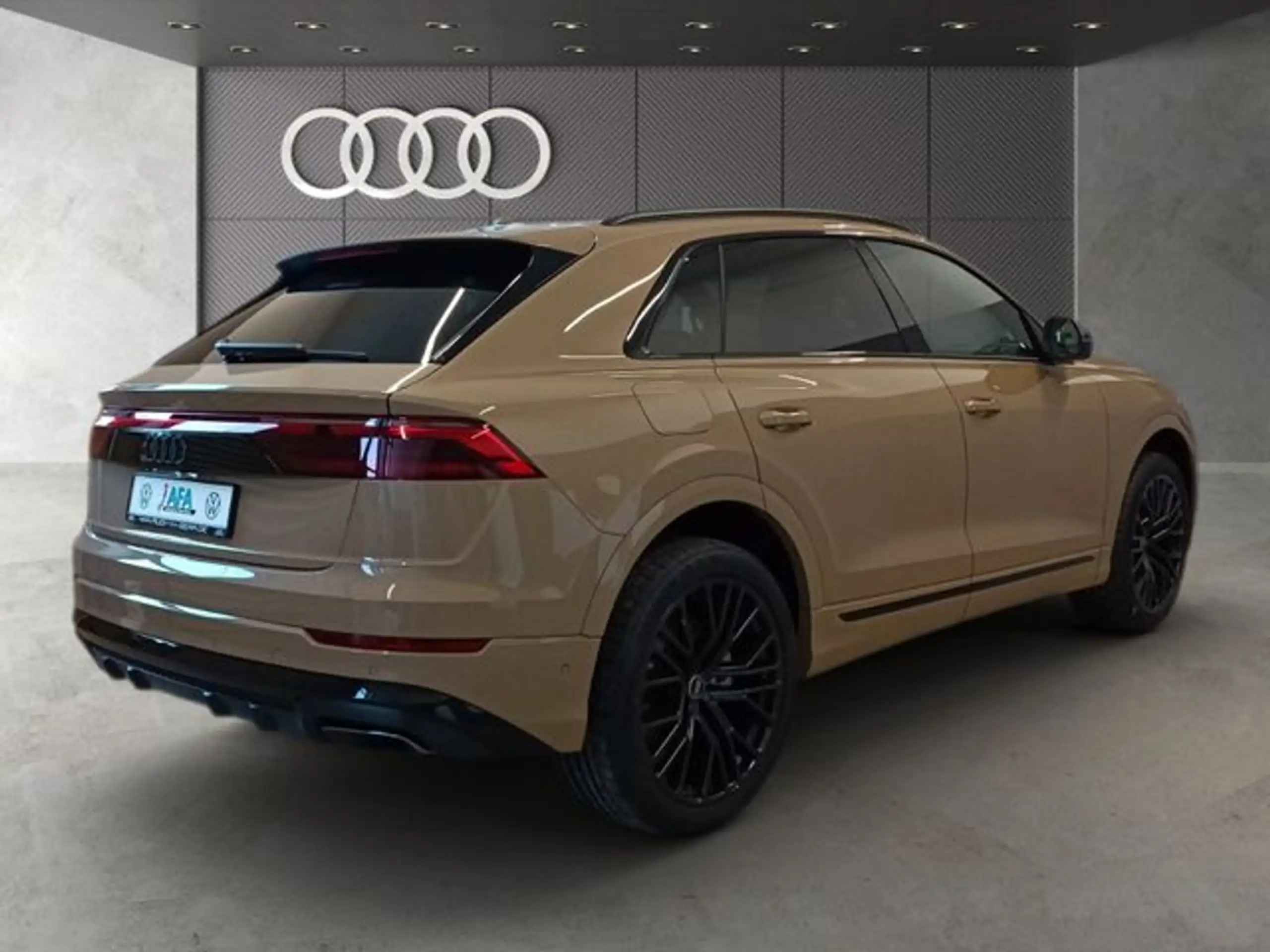 Audi - Q8