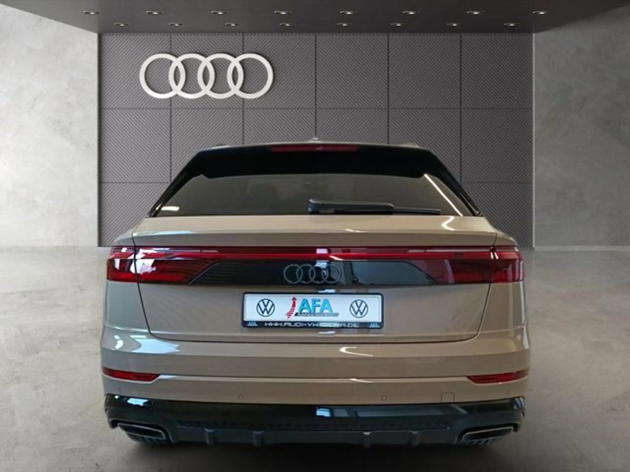 Audi - Q8