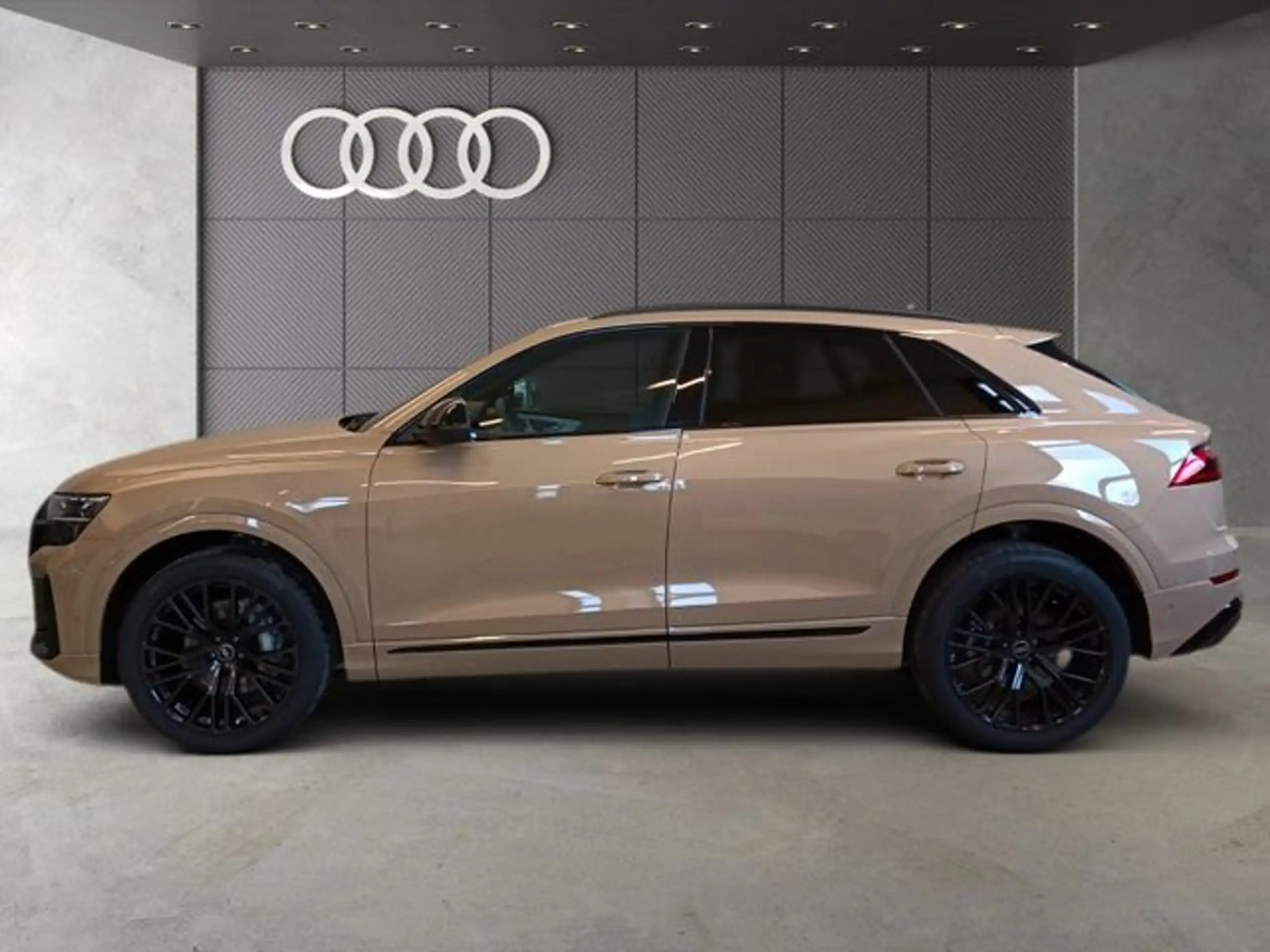 Audi - Q8