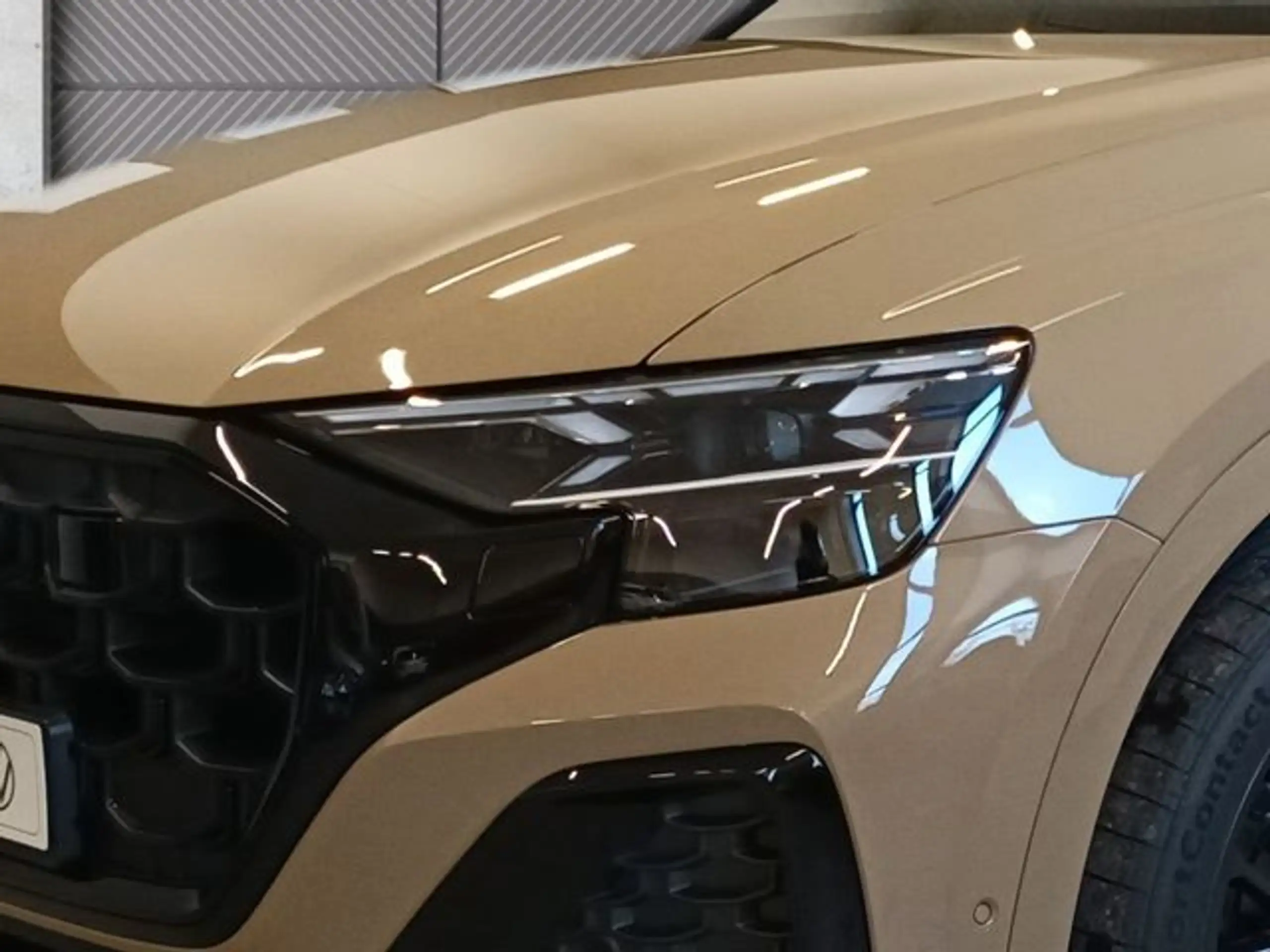 Audi - Q8