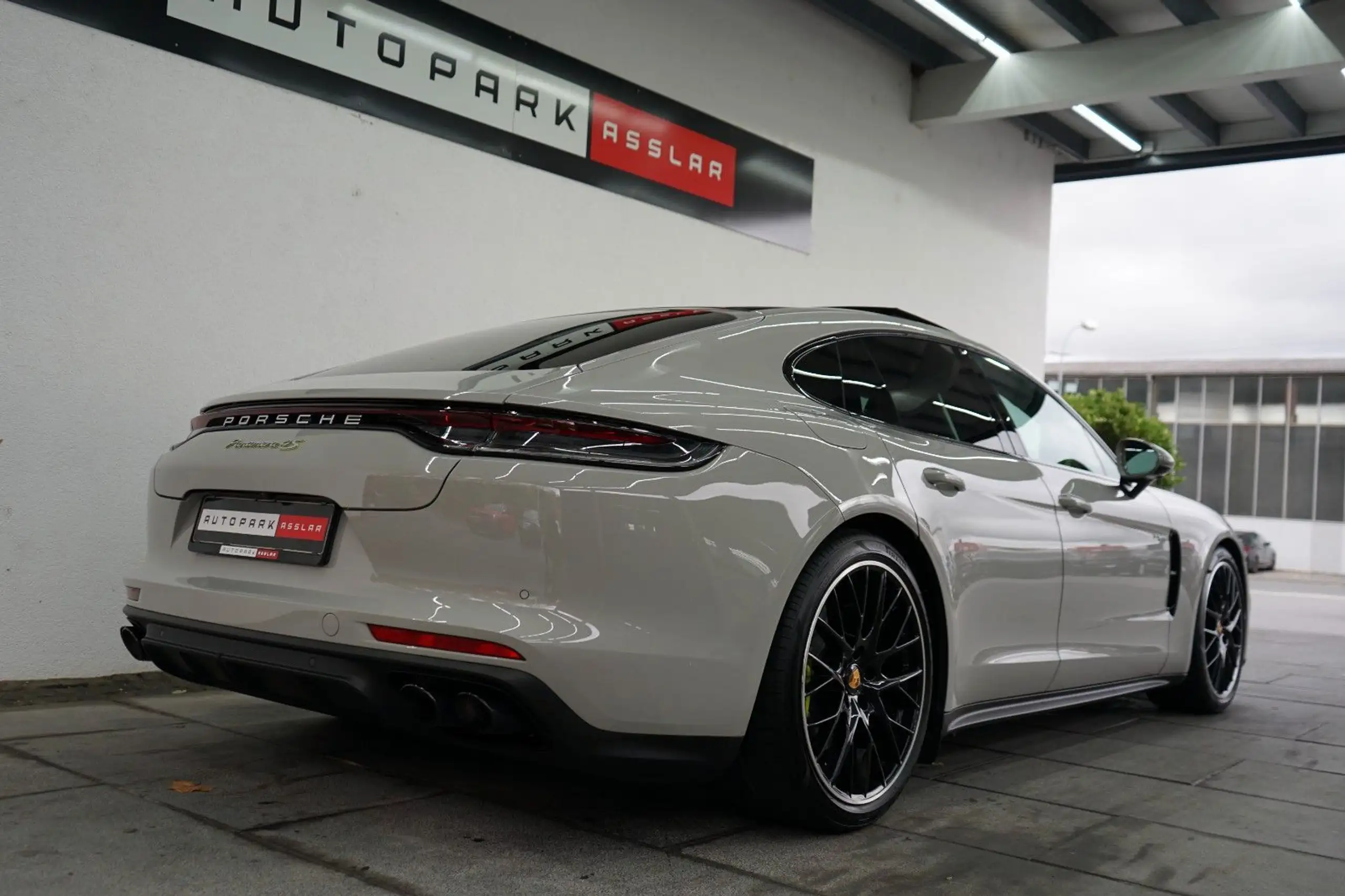 Porsche - Panamera