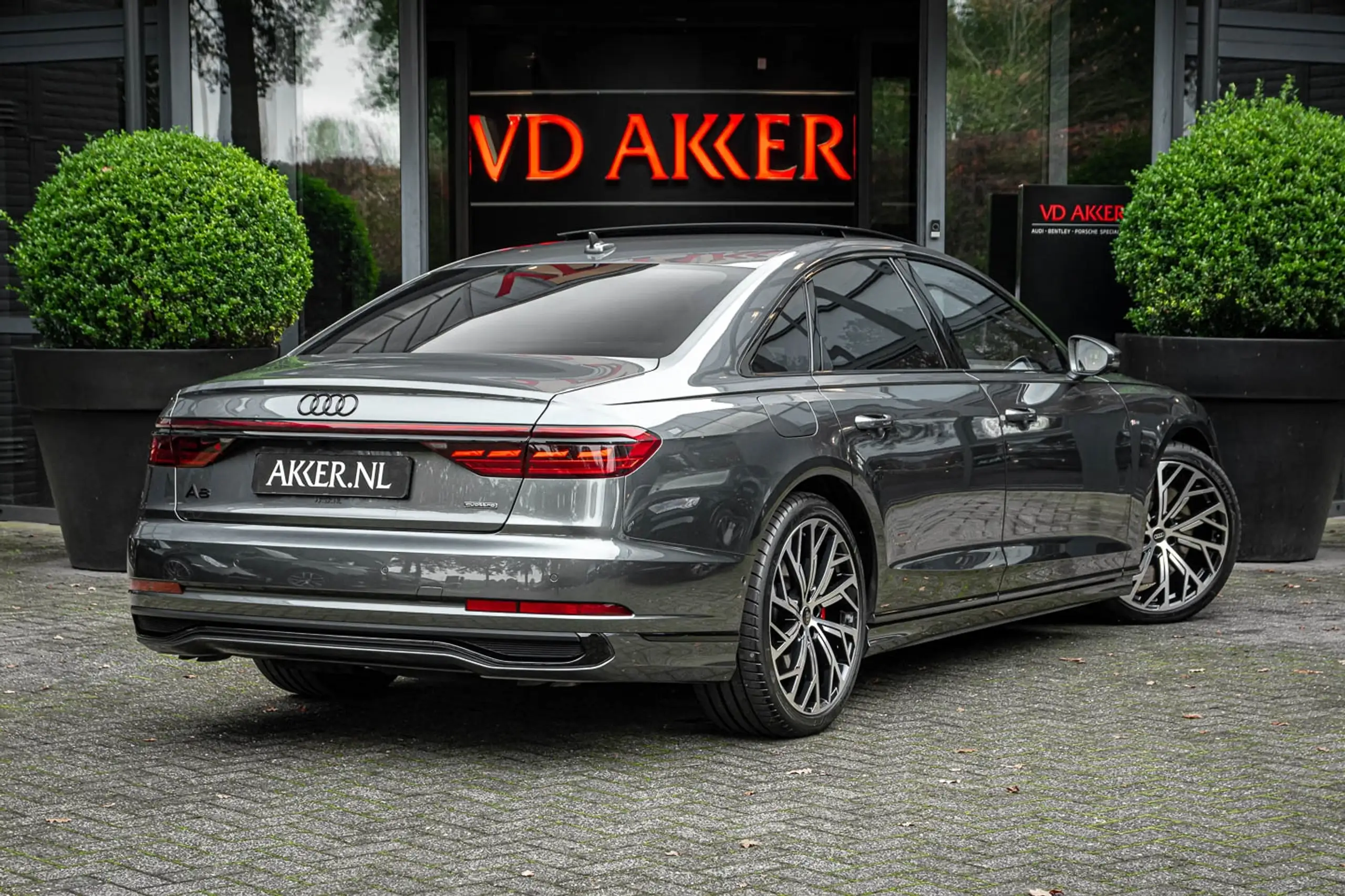 Audi - A8