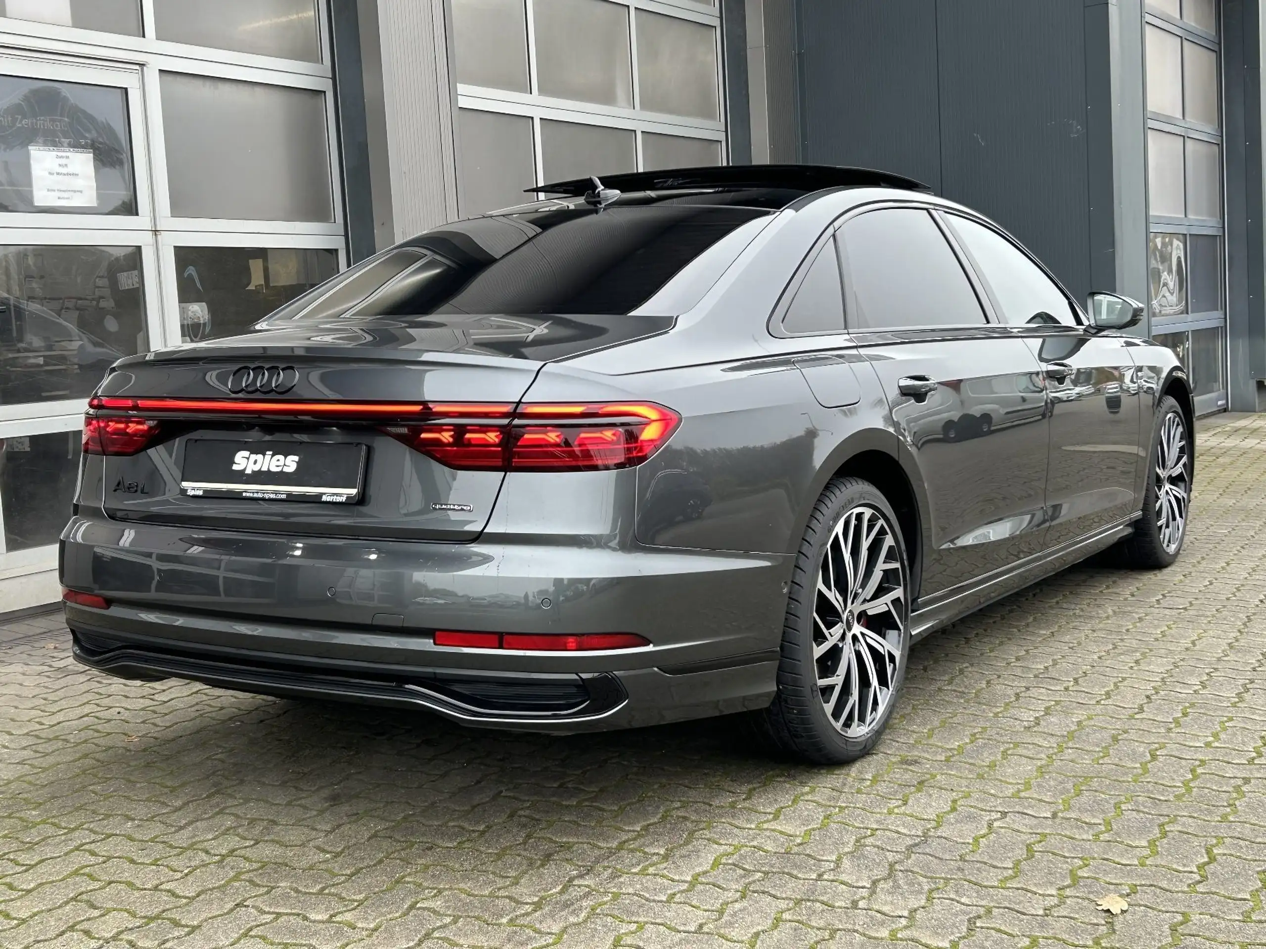 Audi - A8