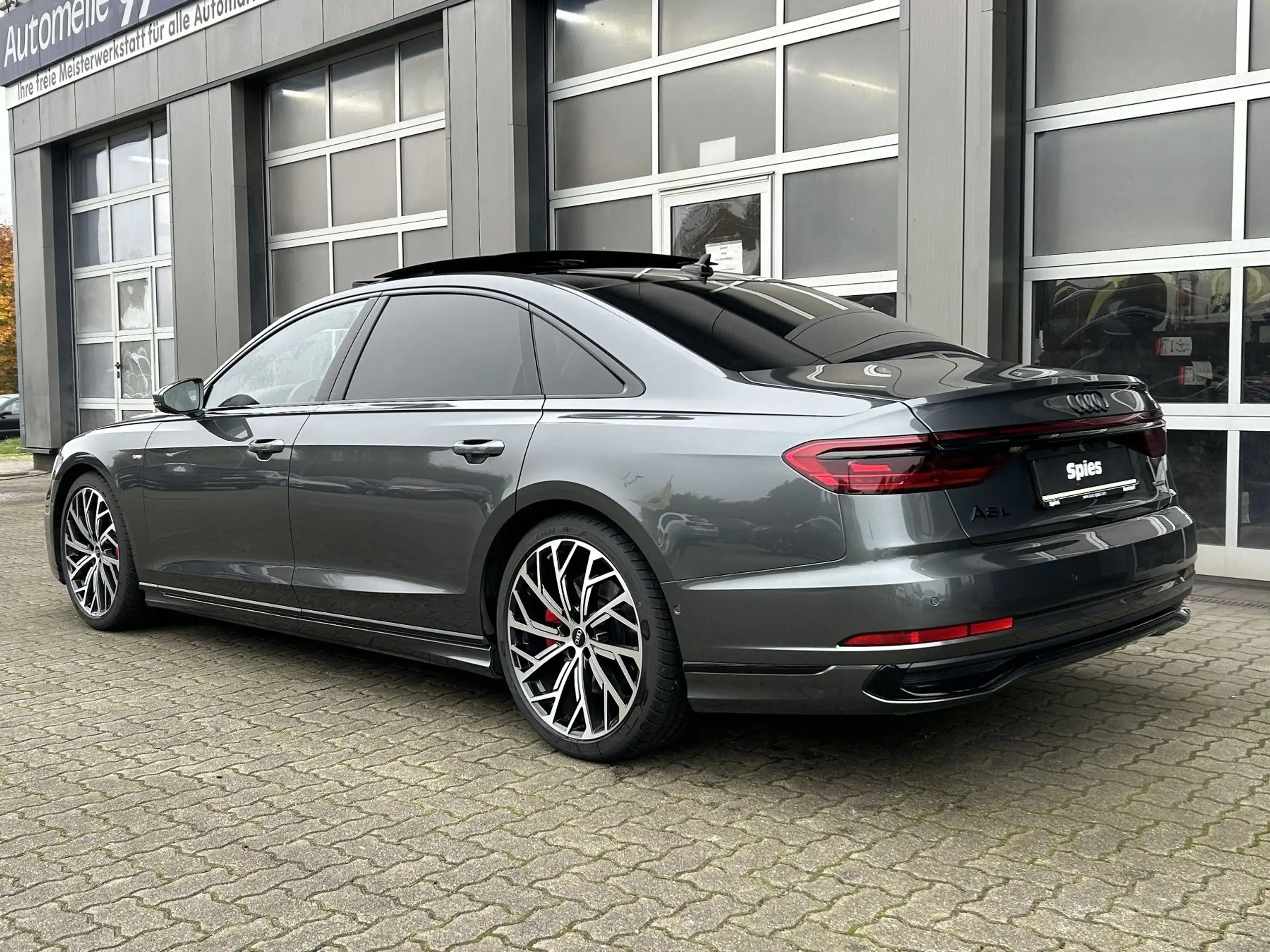 Audi - A8