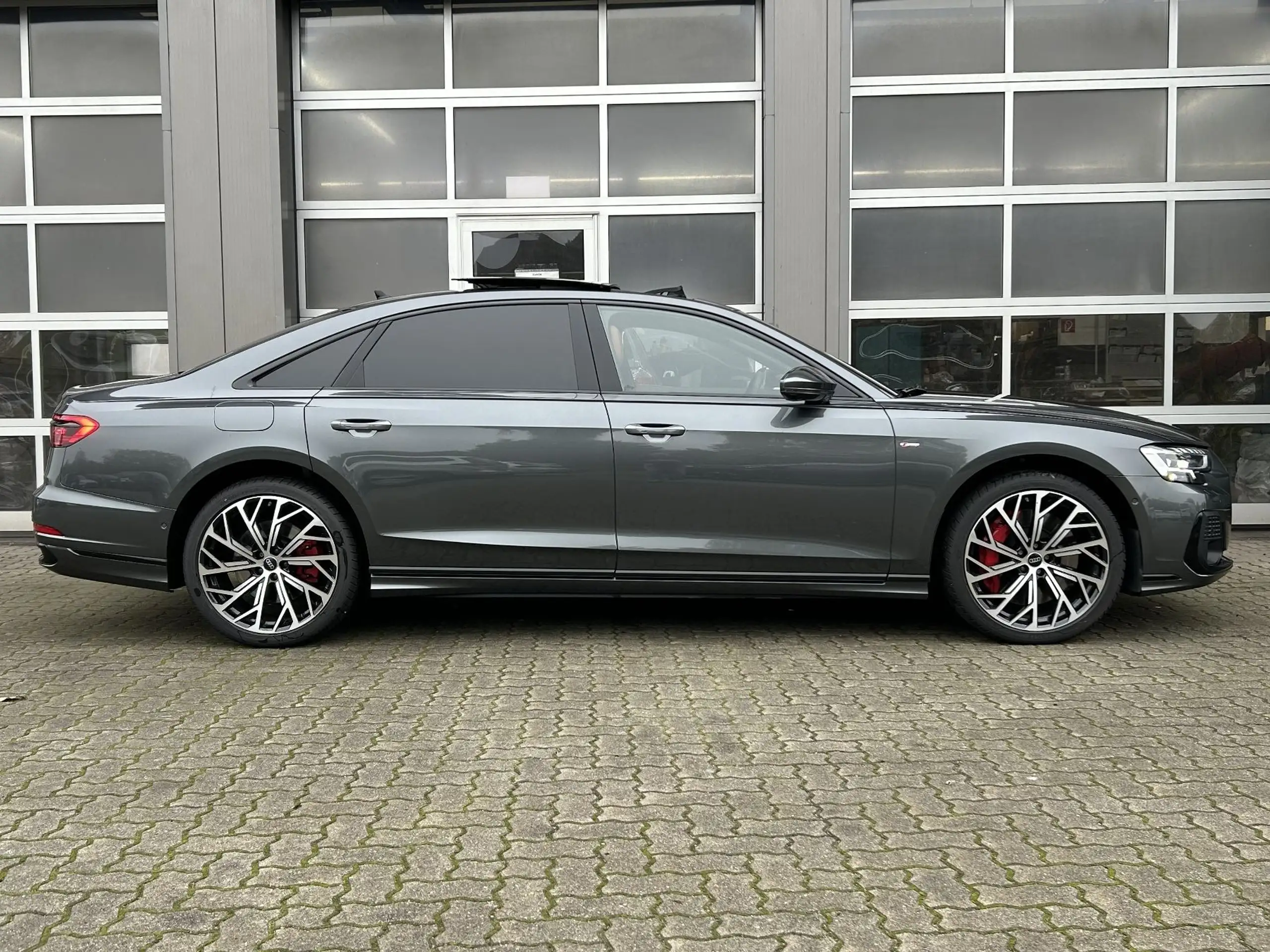 Audi - A8