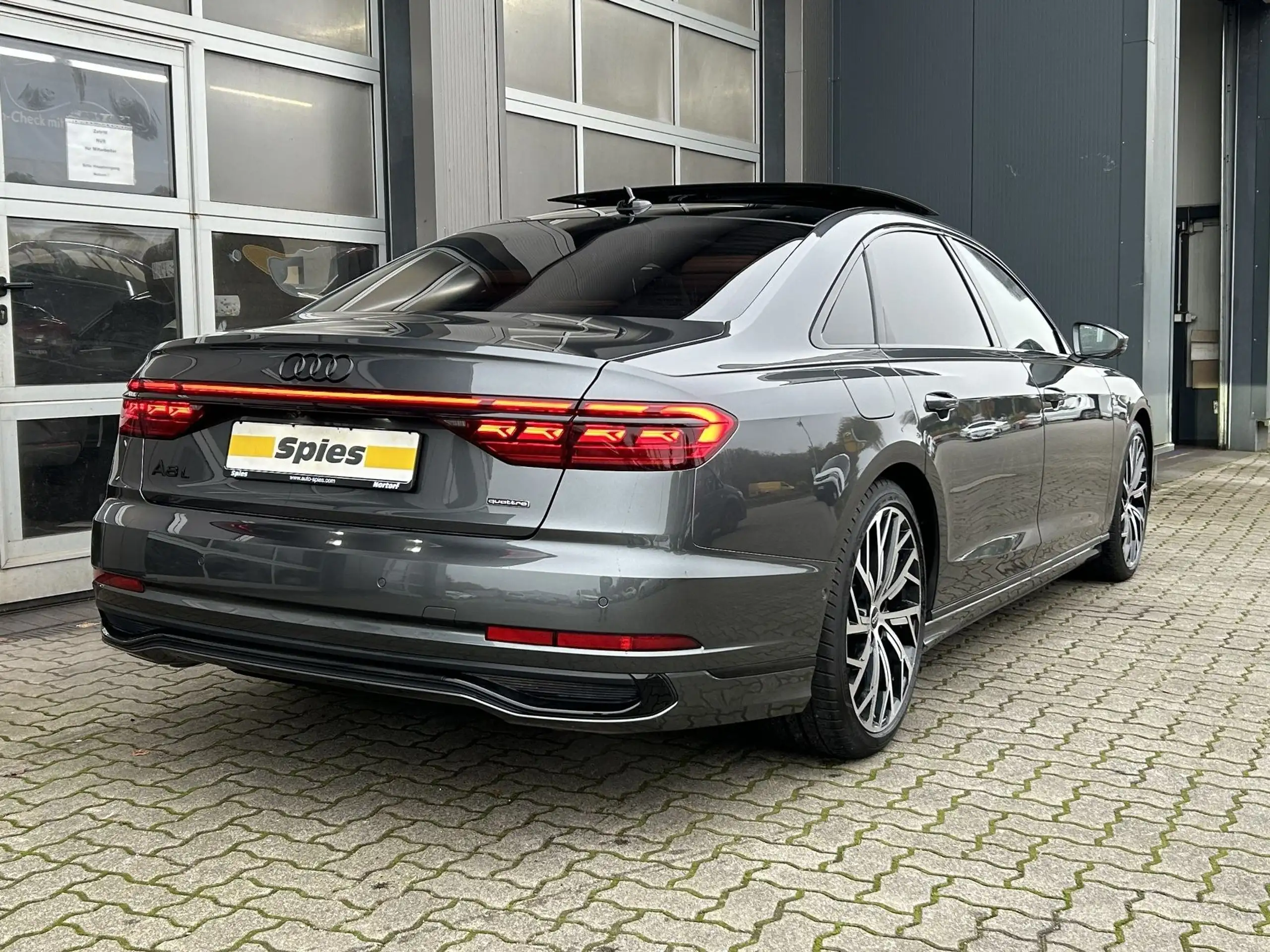 Audi - A8