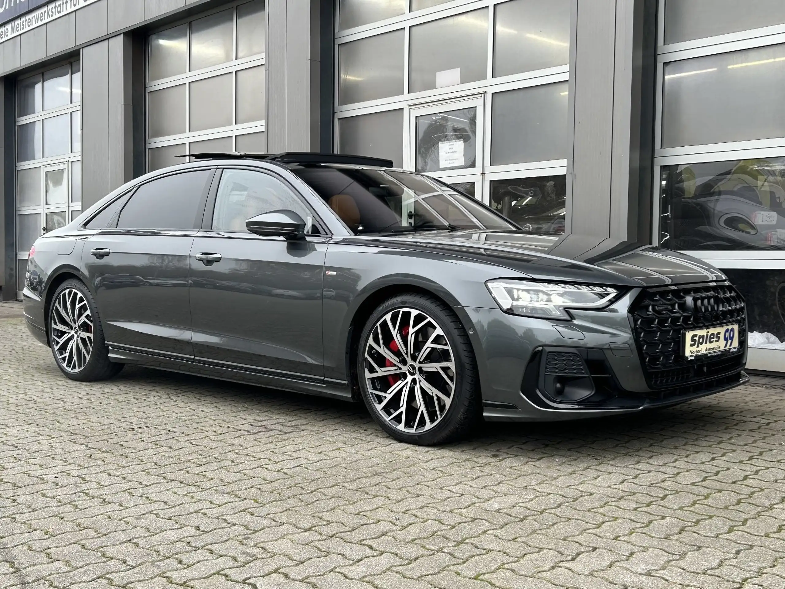 Audi - A8