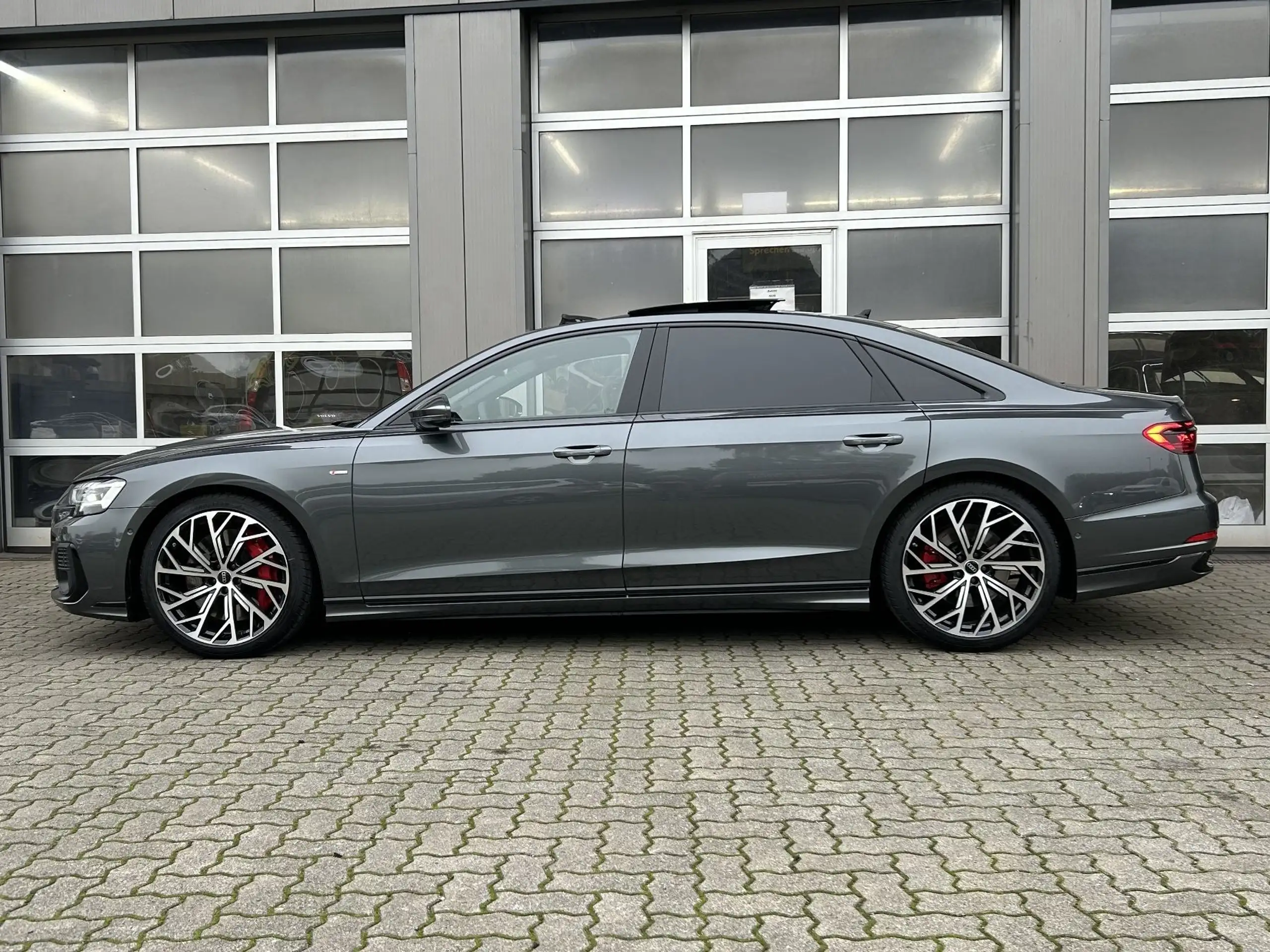 Audi - A8