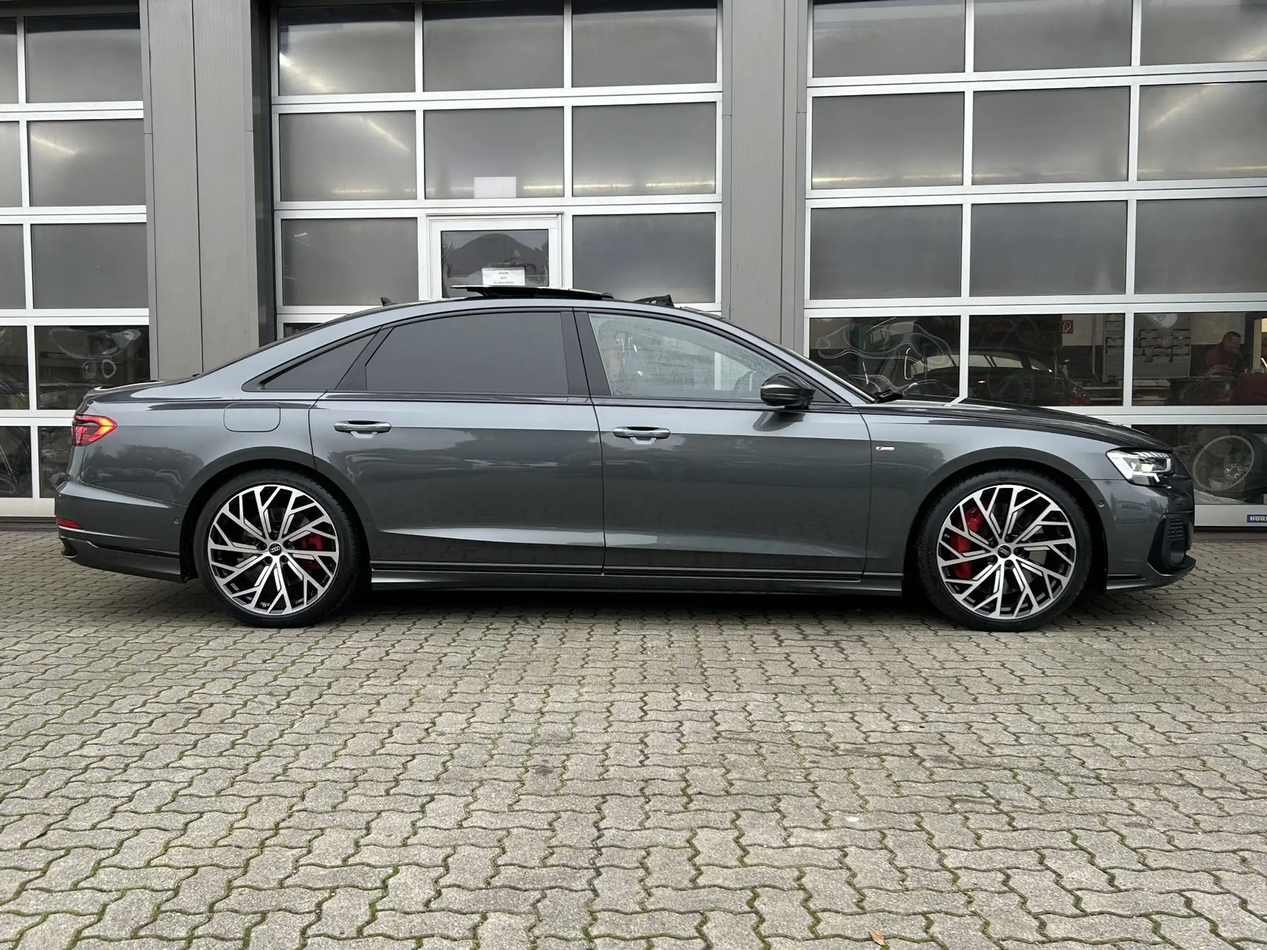 Audi - A8