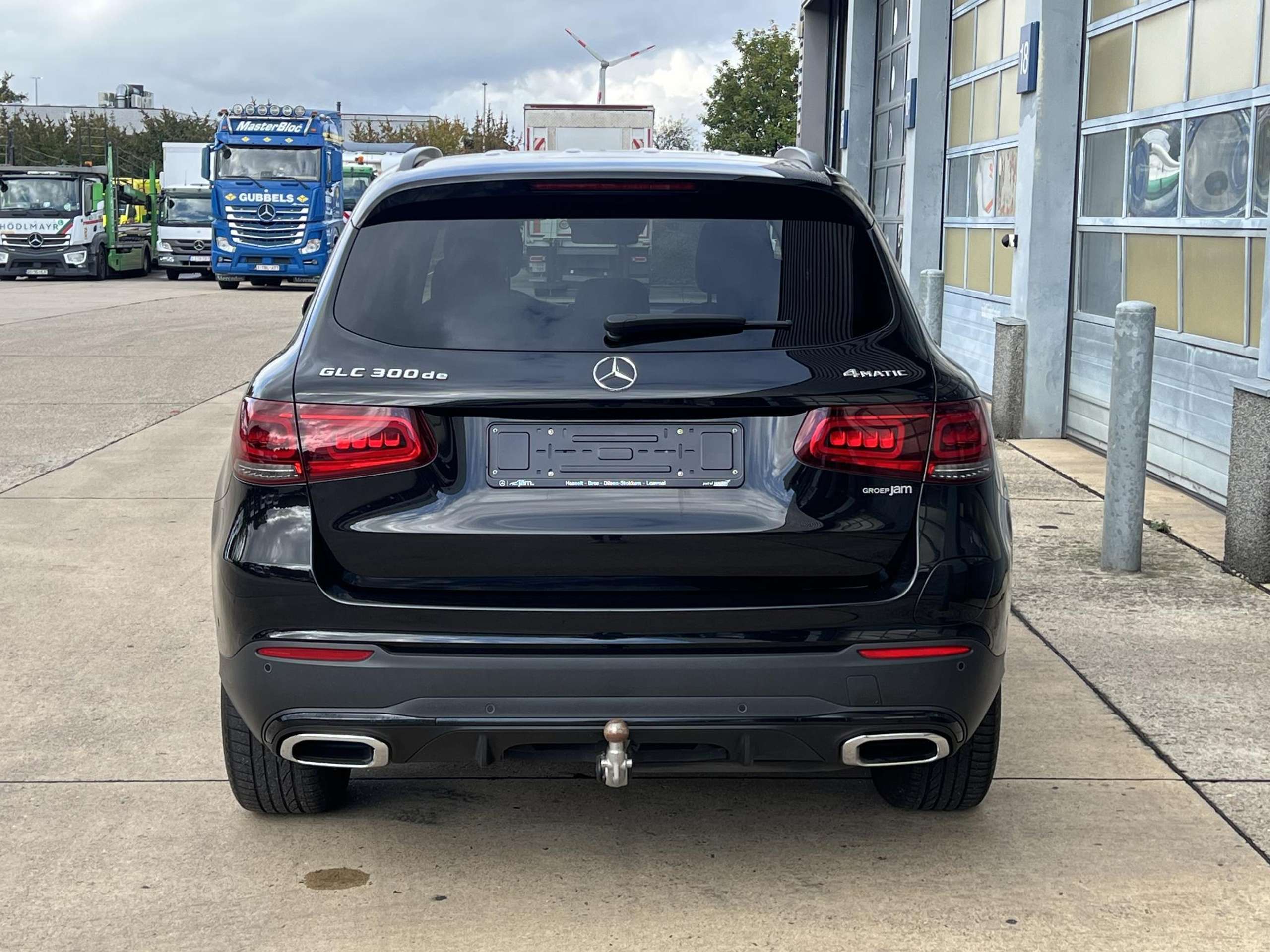 Mercedes-Benz - GLC 300