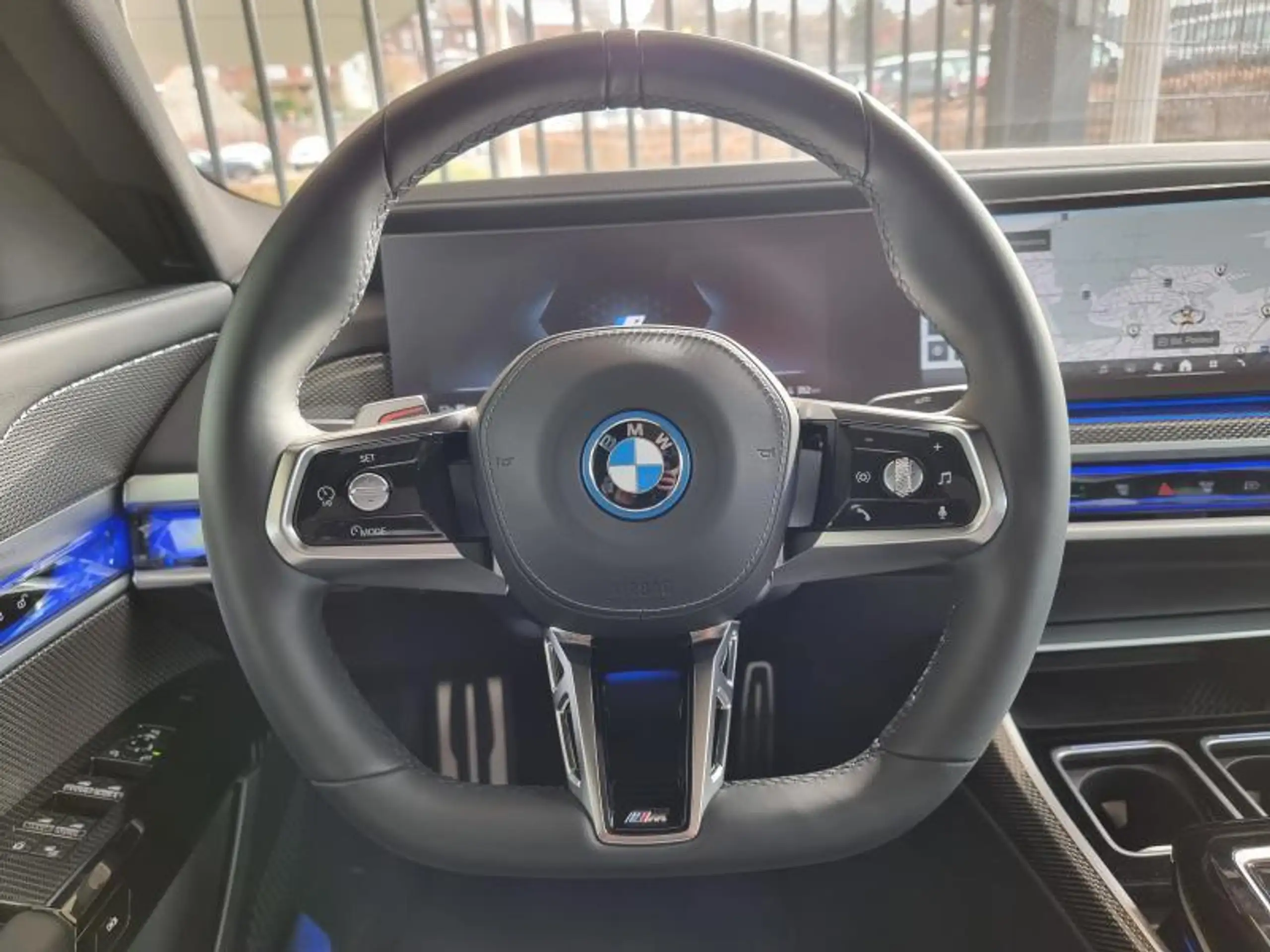 BMW - i7