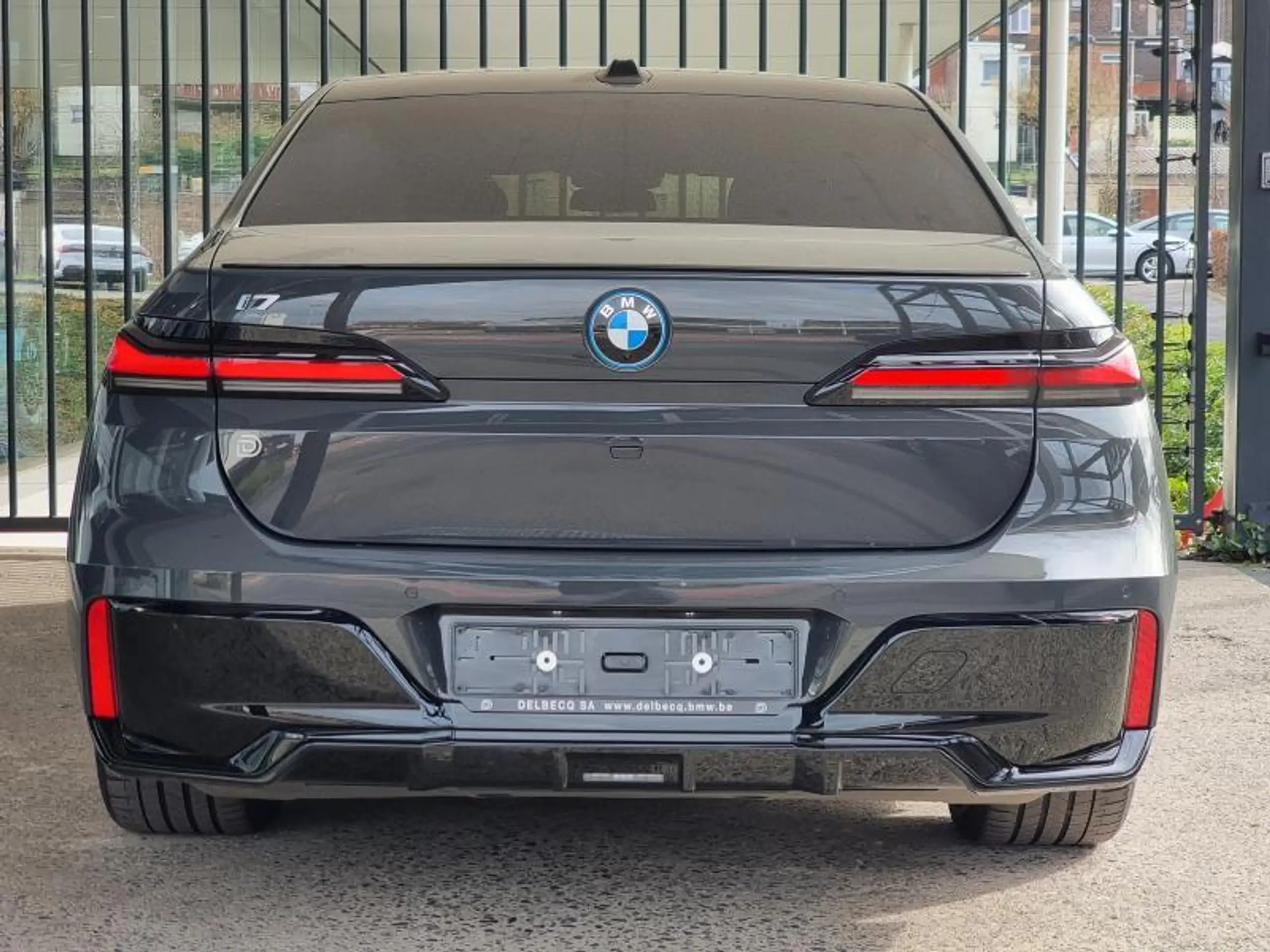 BMW - i7