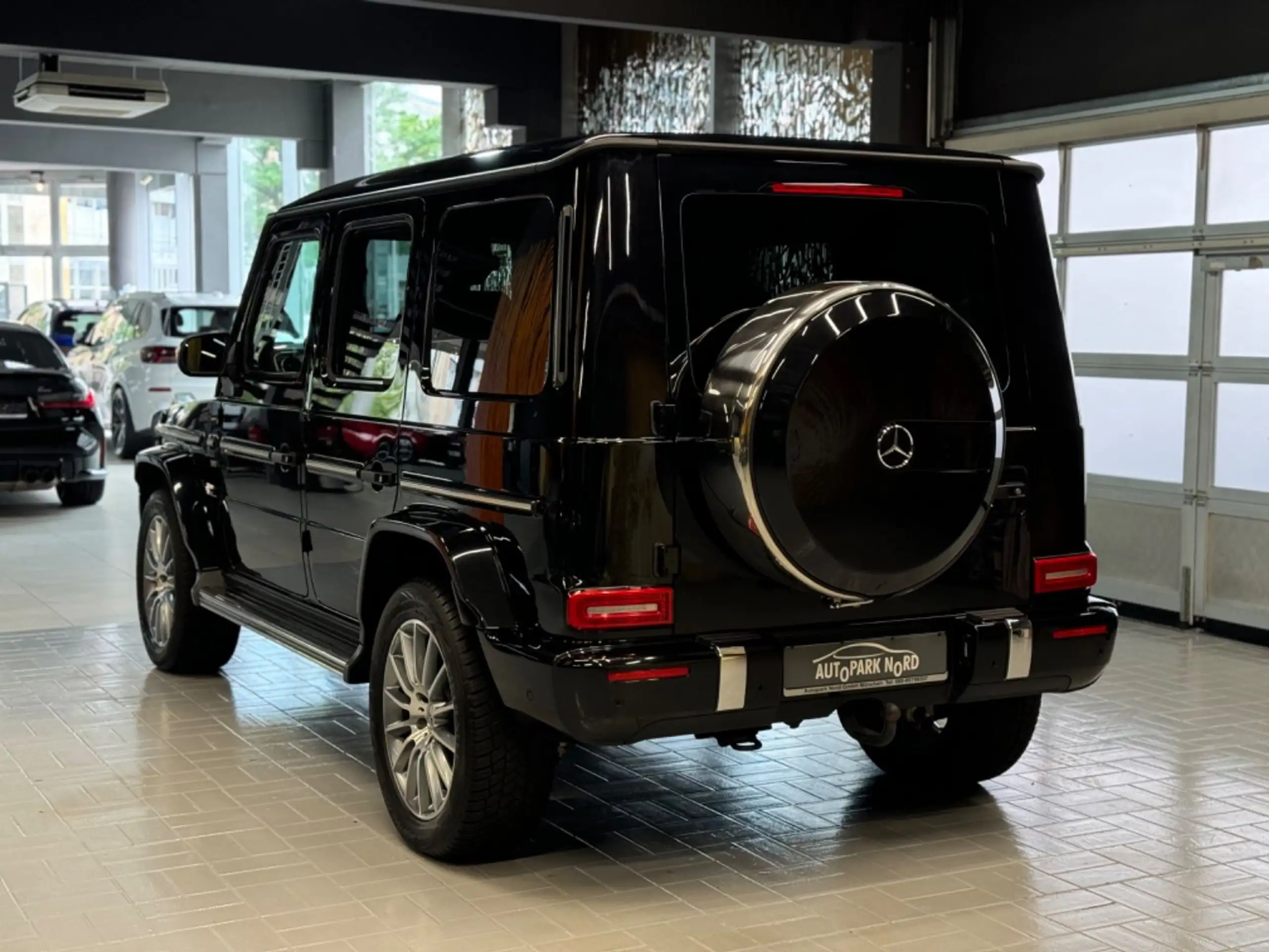 Mercedes-Benz - G 500