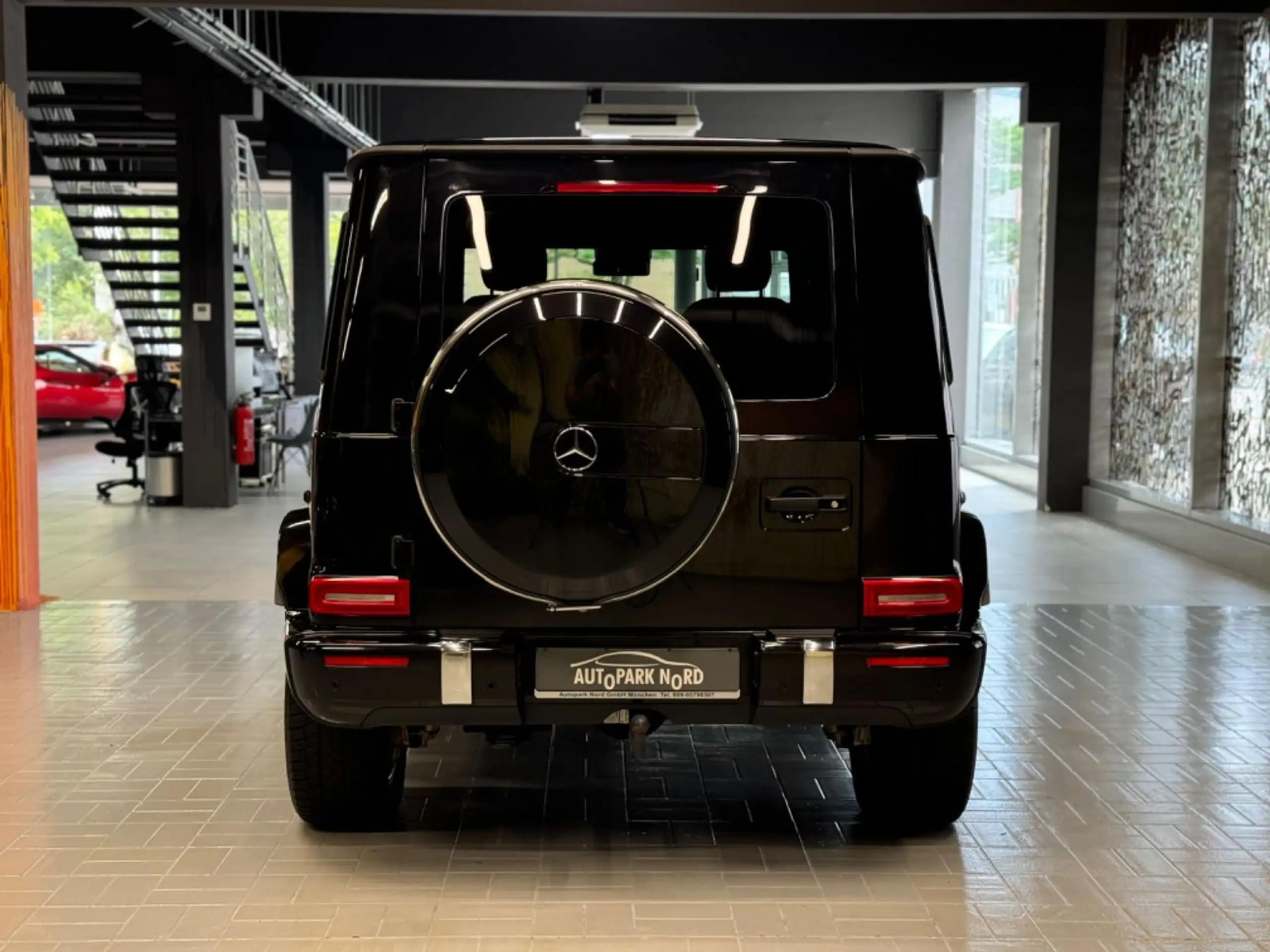 Mercedes-Benz - G 500