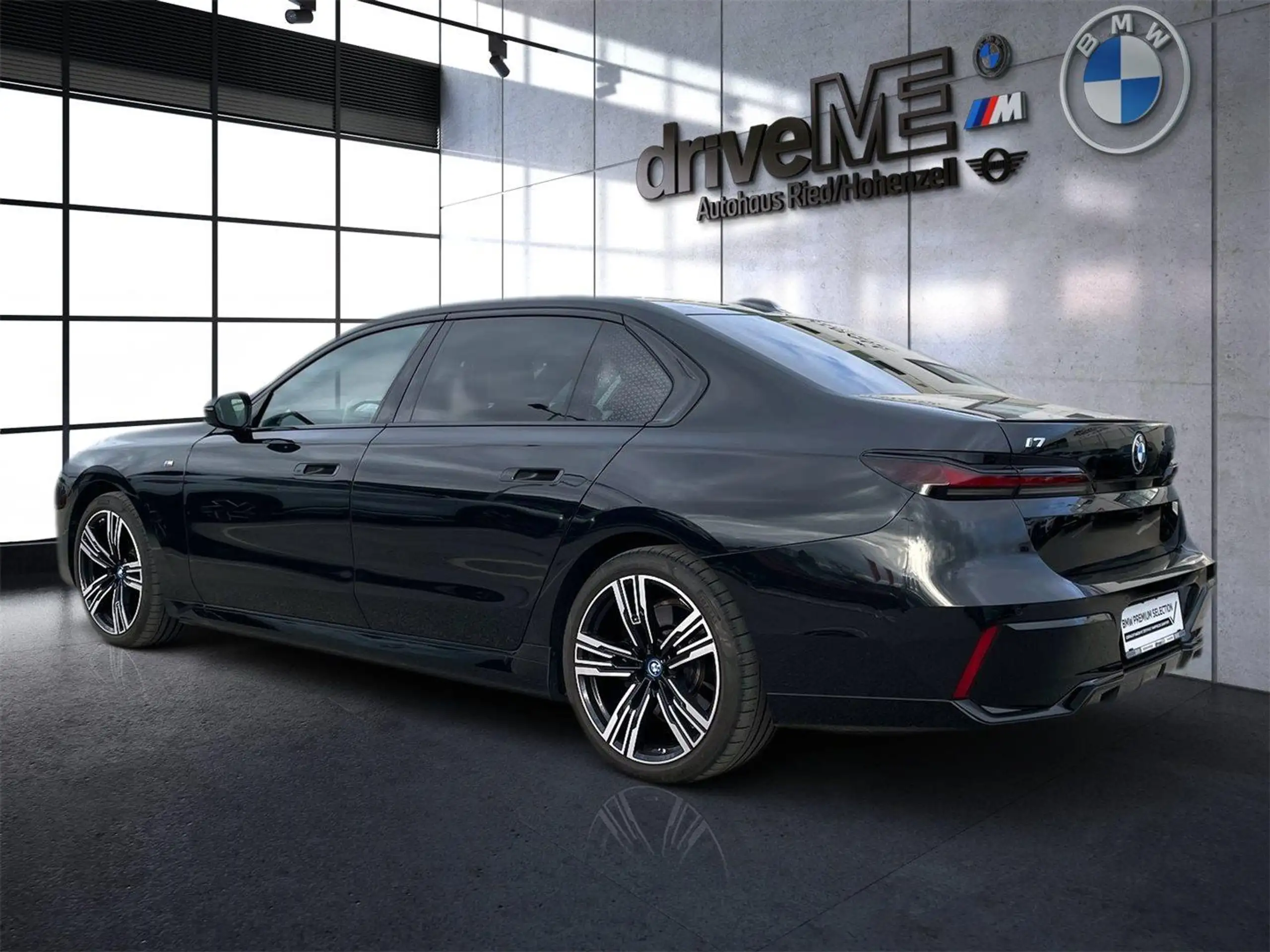 BMW - i7