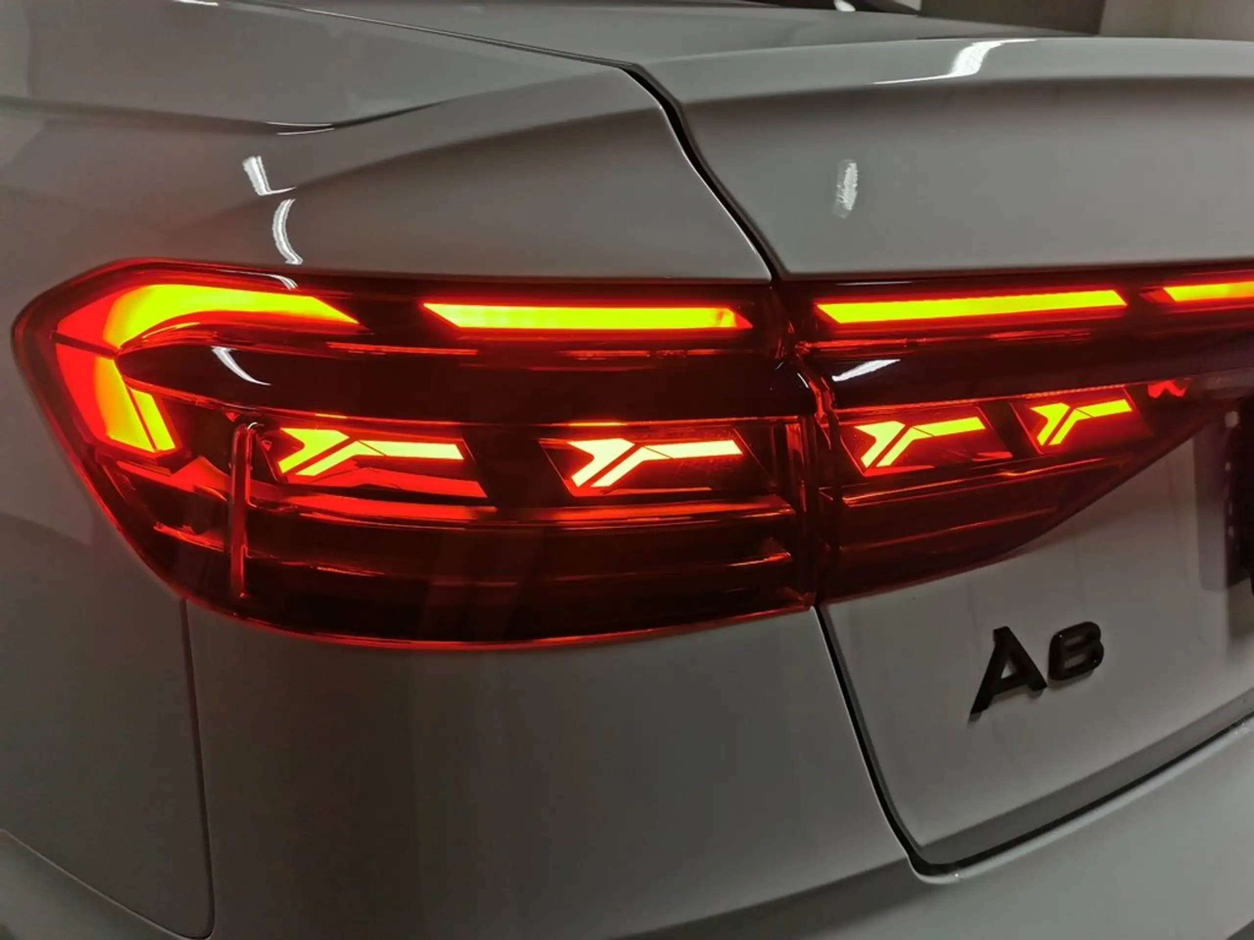 Audi - A8