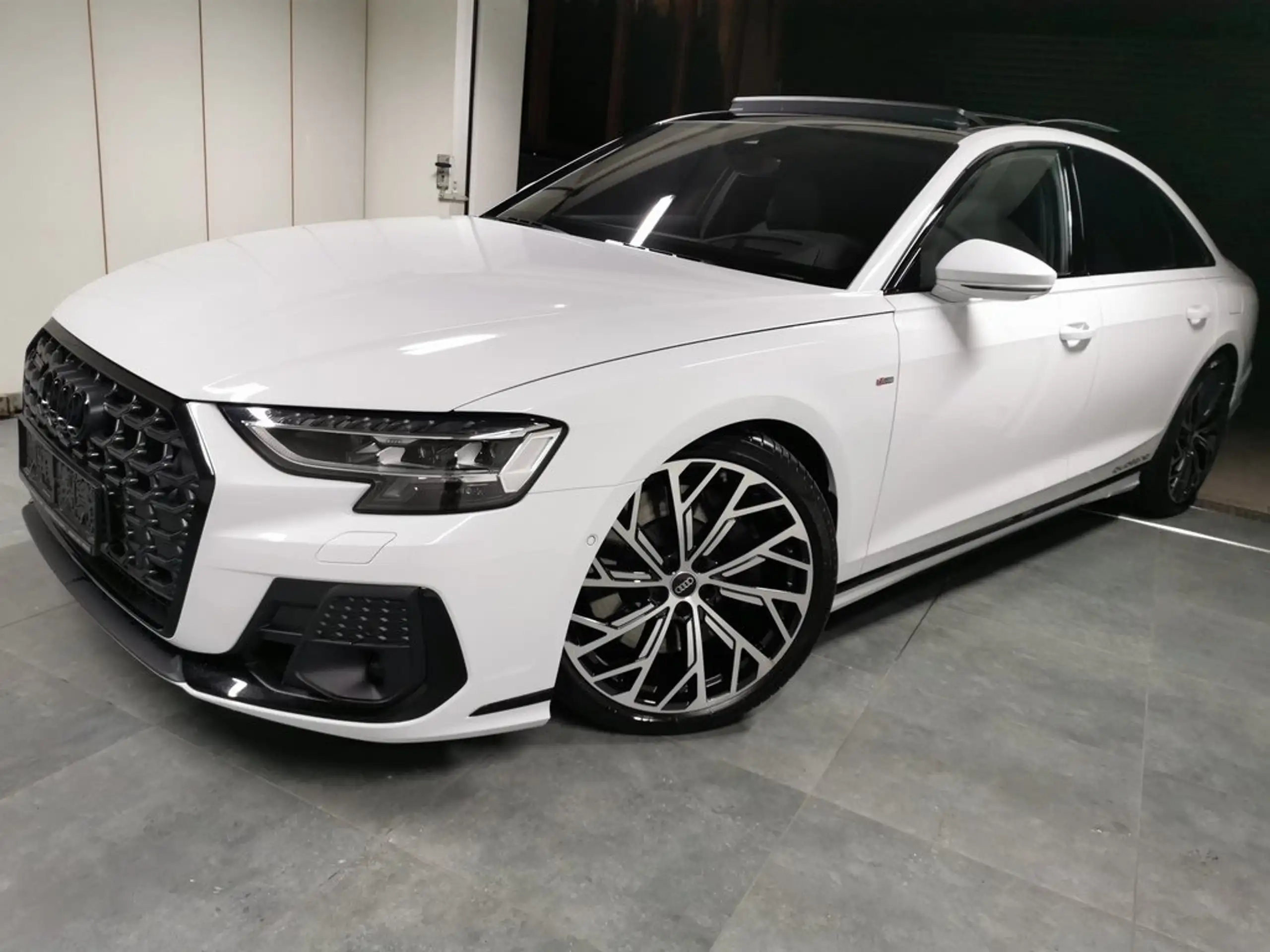 Audi - A8