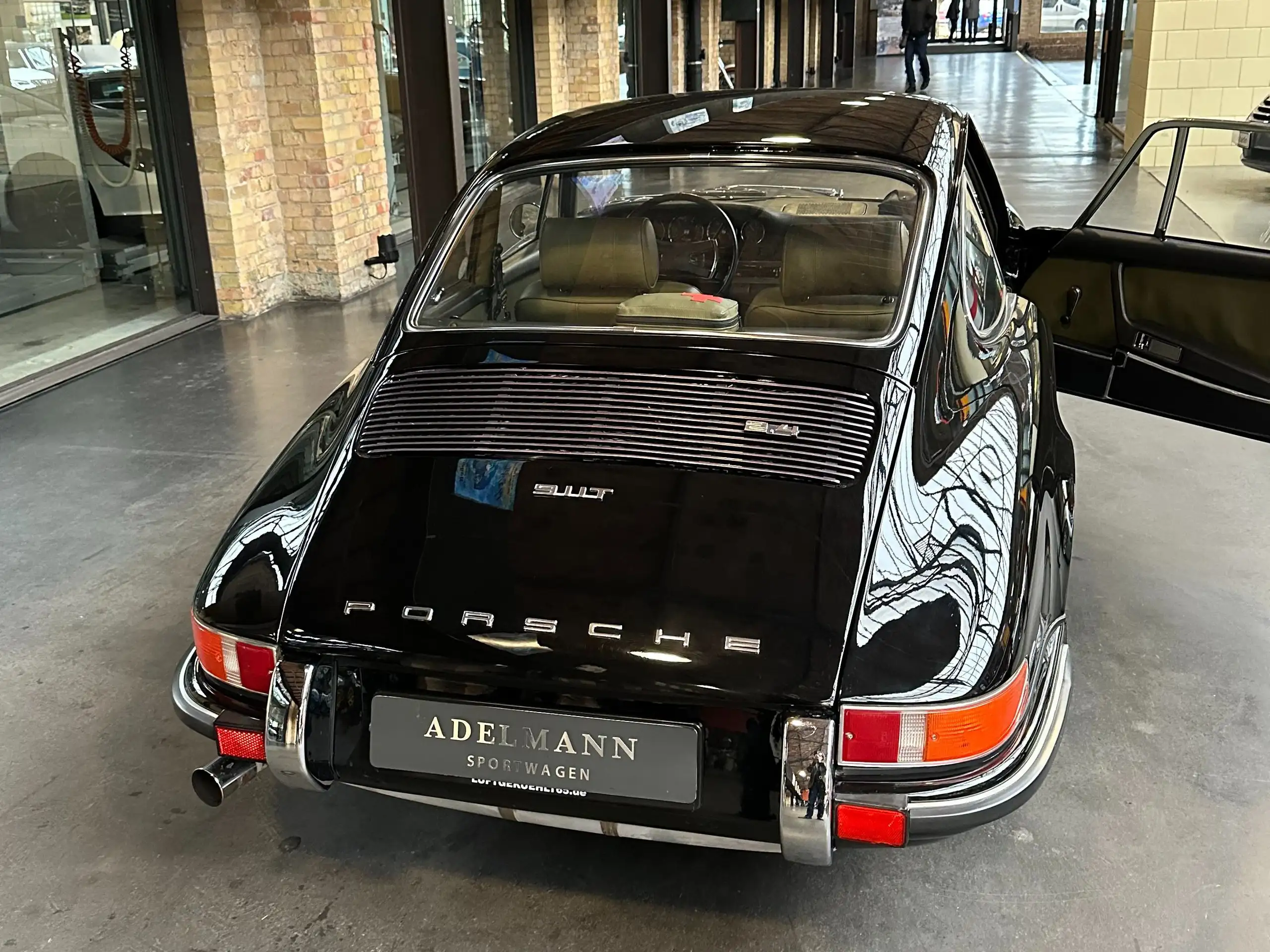 Porsche - 911