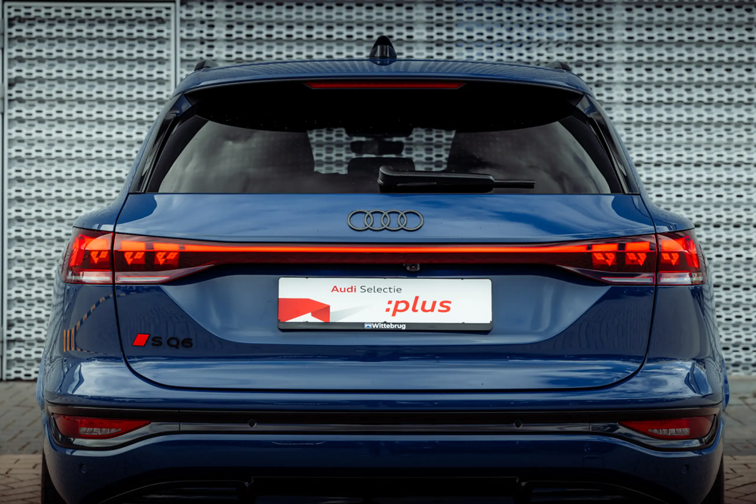 Audi - SQ6