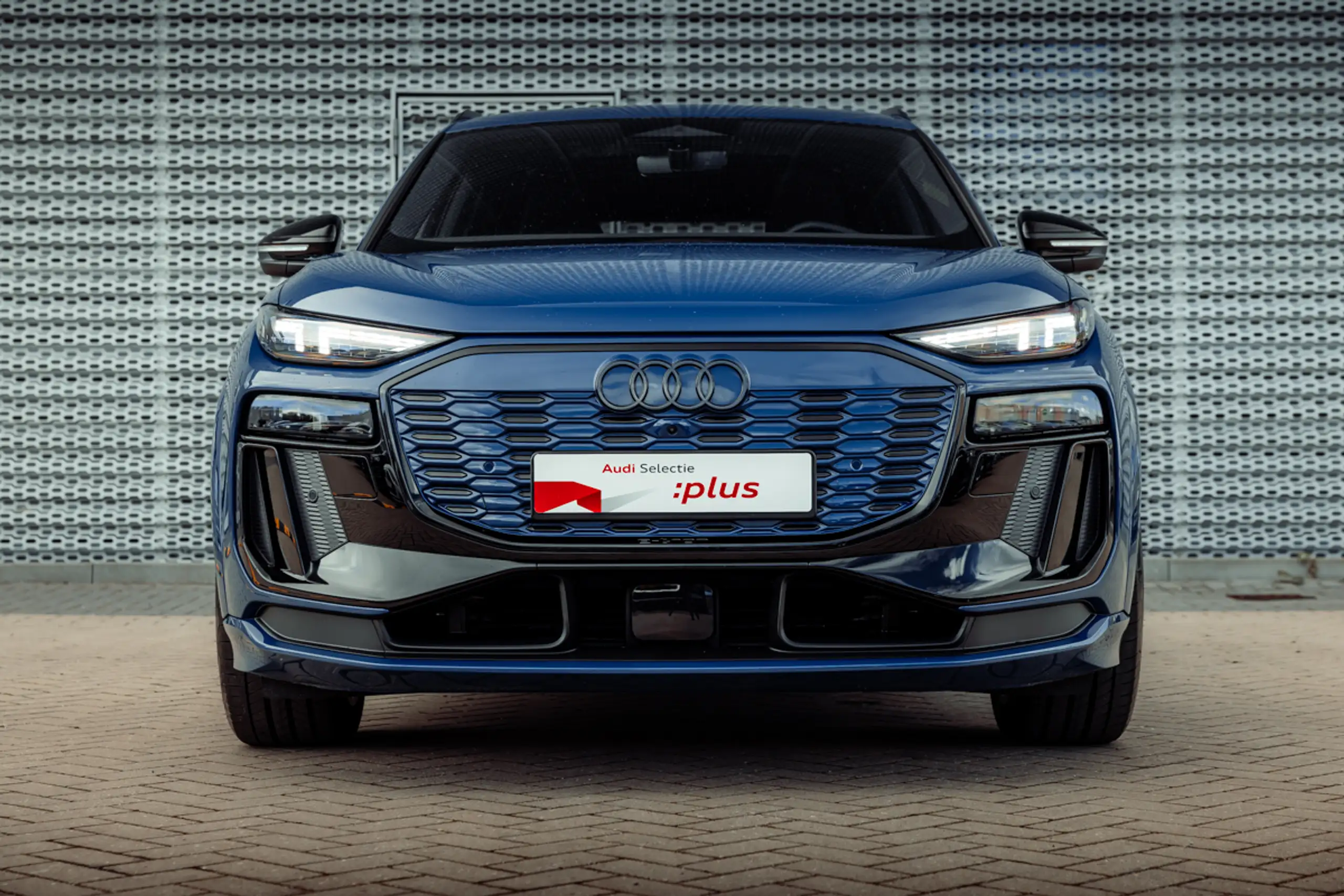 Audi - SQ6