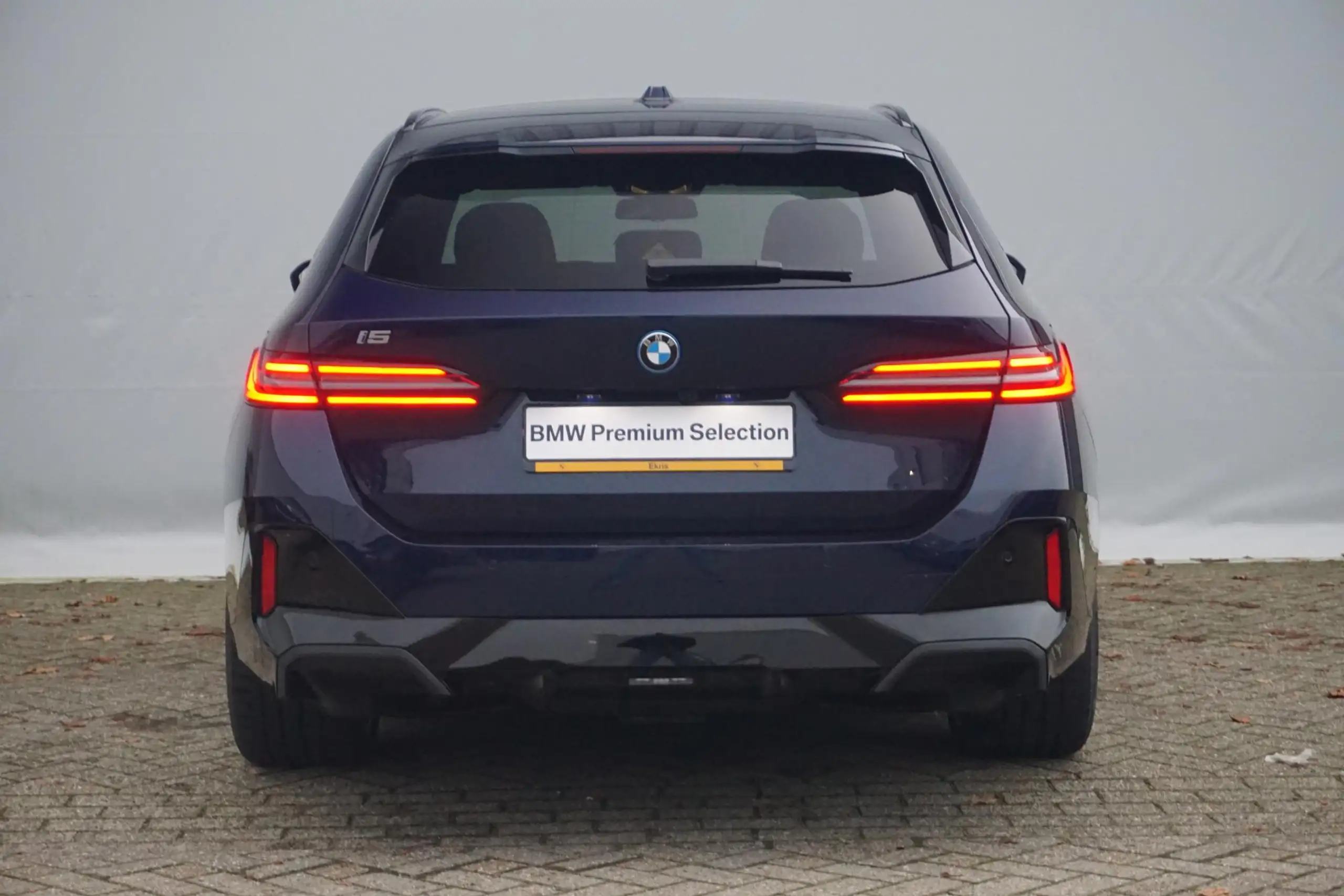 BMW - i5