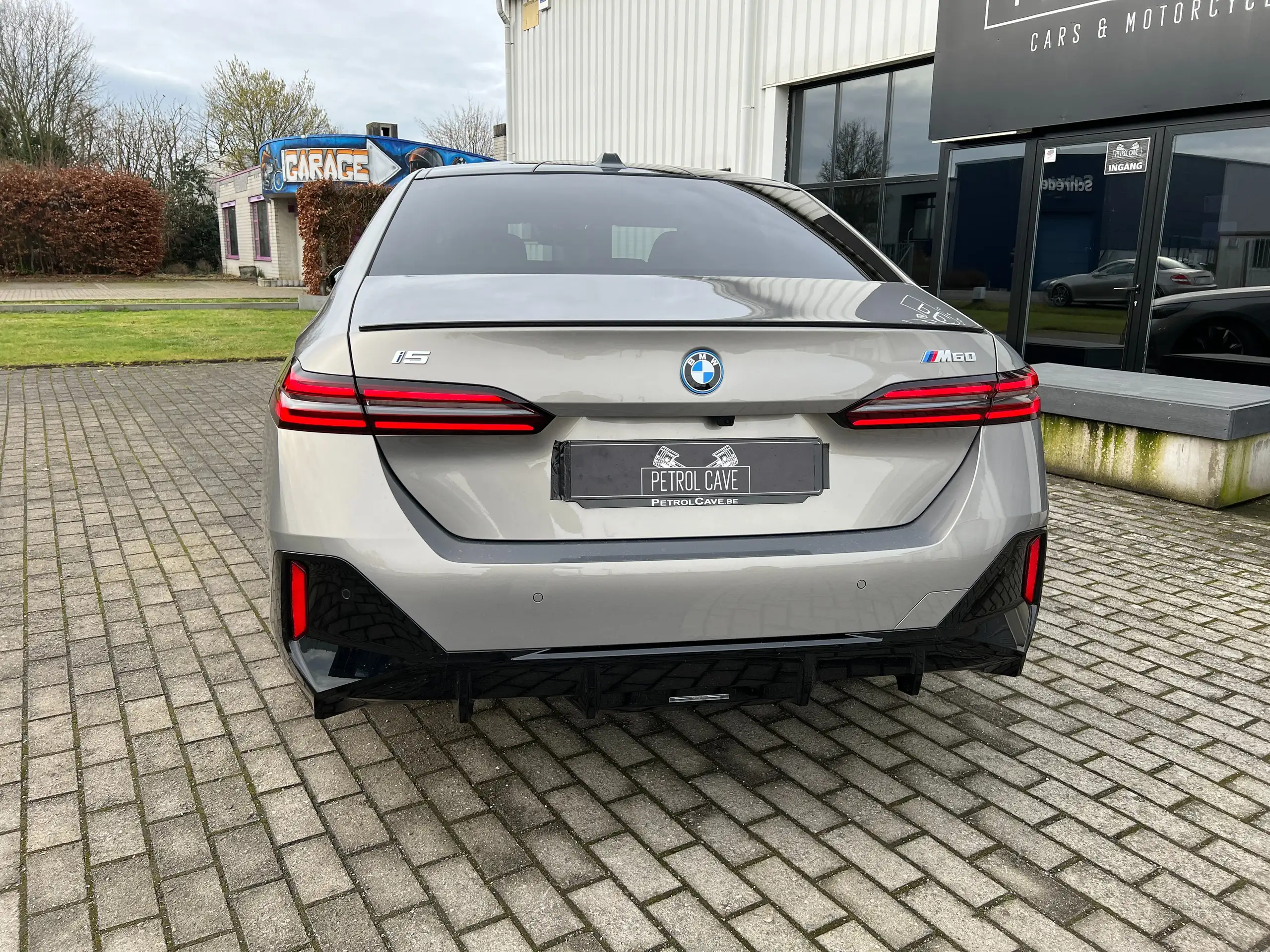 BMW - i5