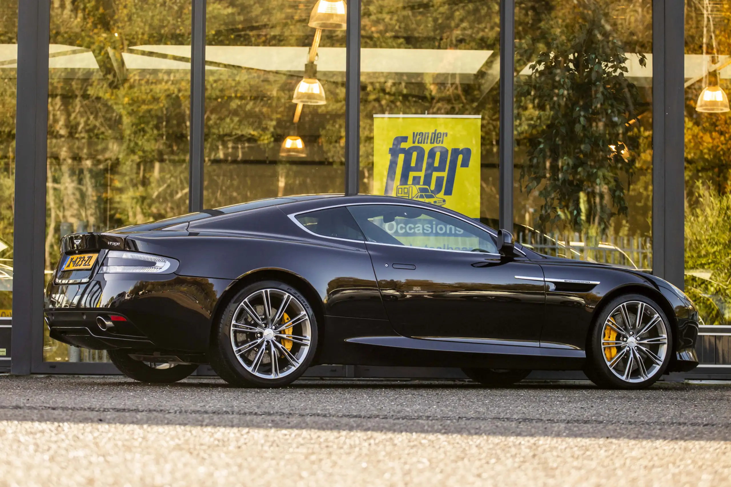 Aston Martin - Virage