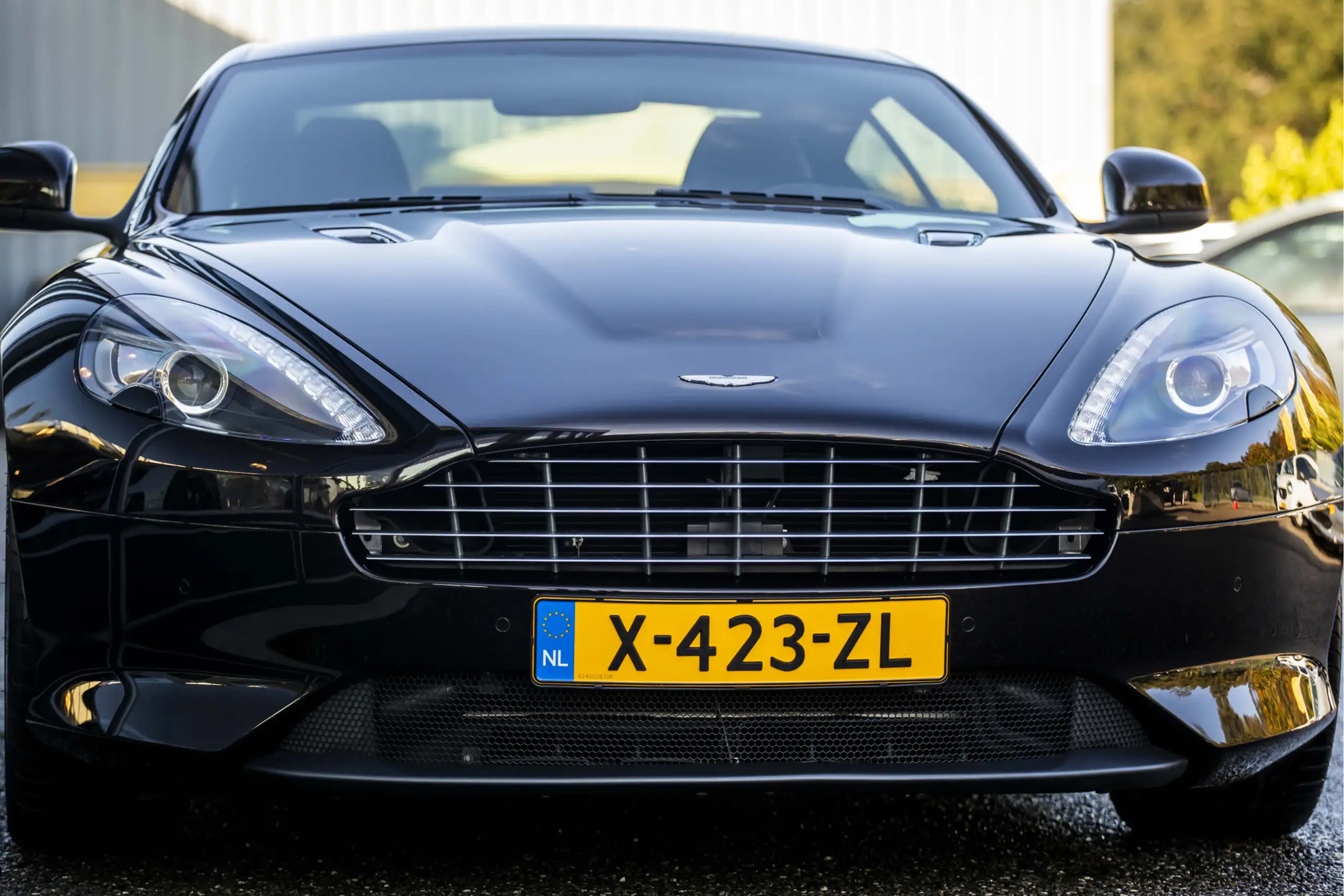 Aston Martin - Virage