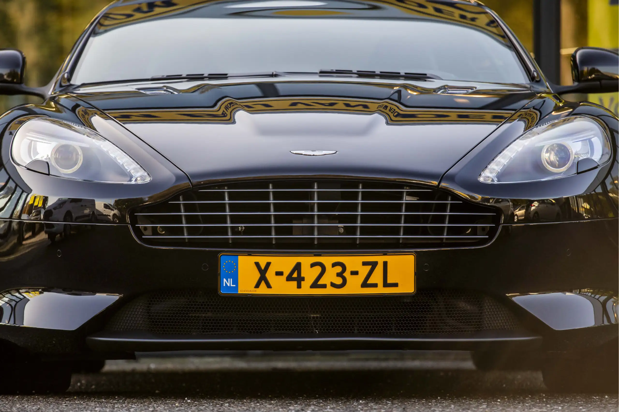 Aston Martin - Virage