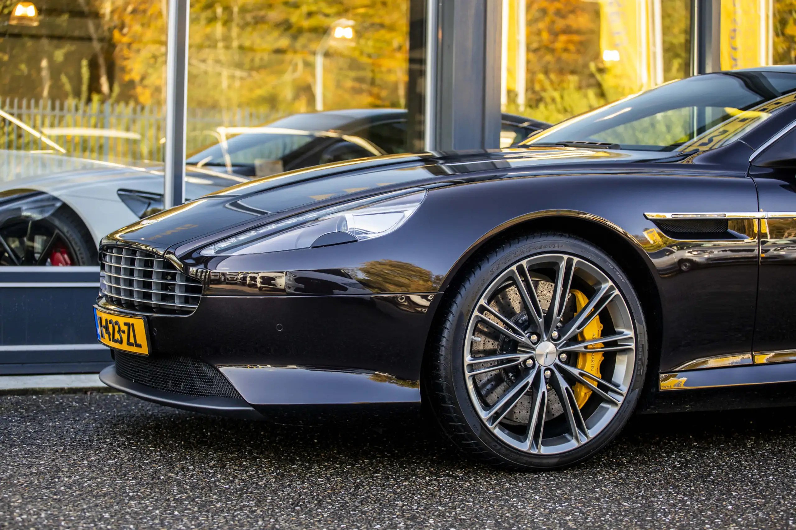 Aston Martin - Virage