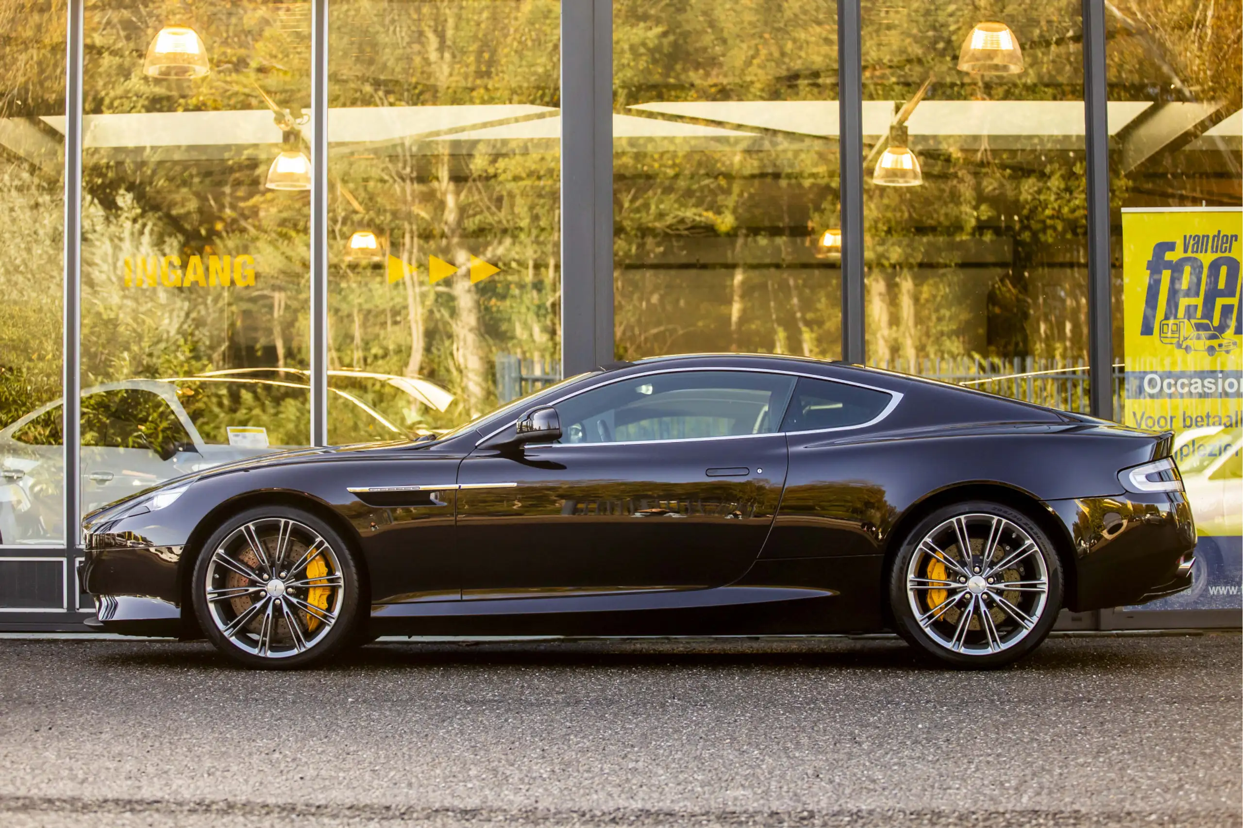 Aston Martin - Virage