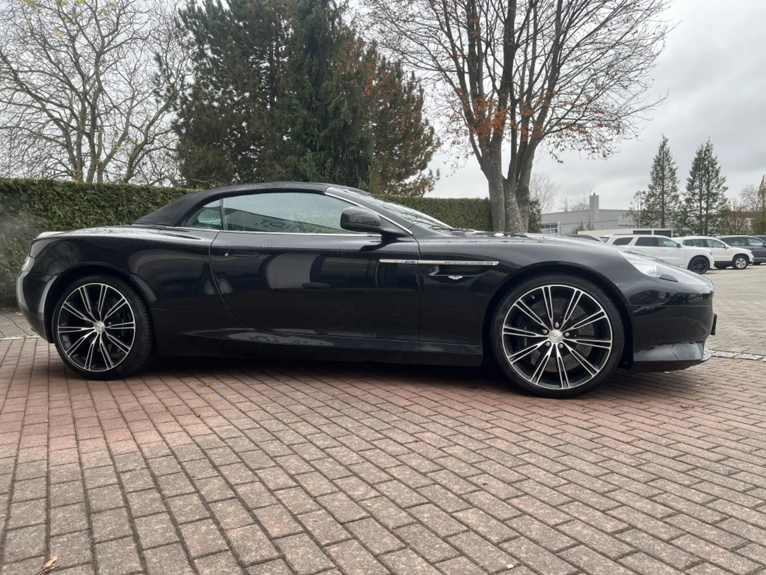 Aston Martin - DB9