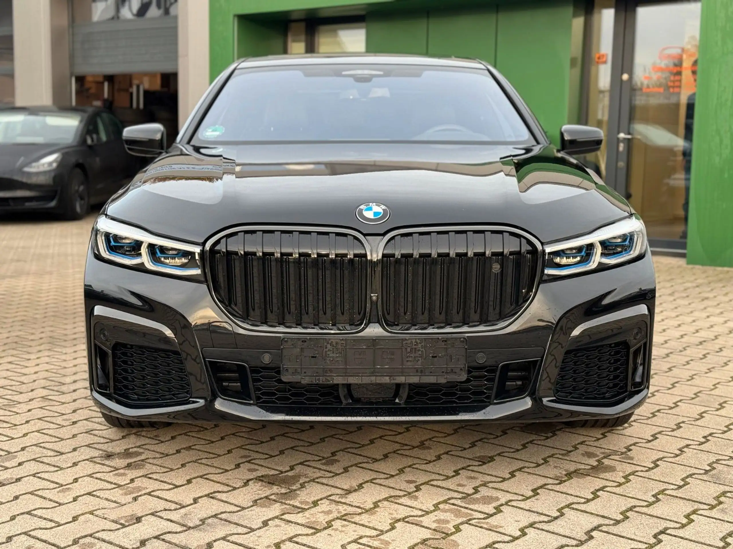 BMW - 730