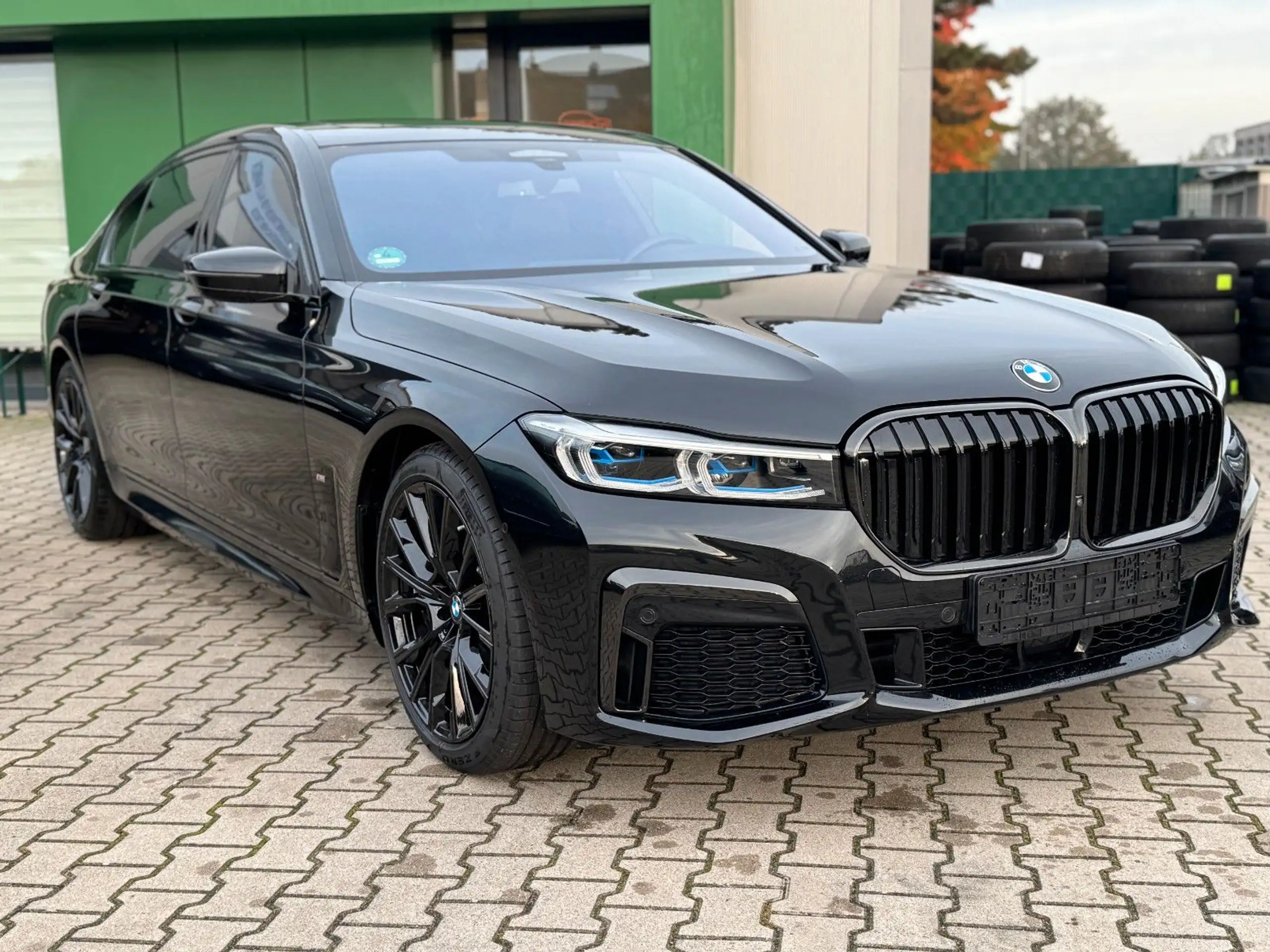 BMW - 730