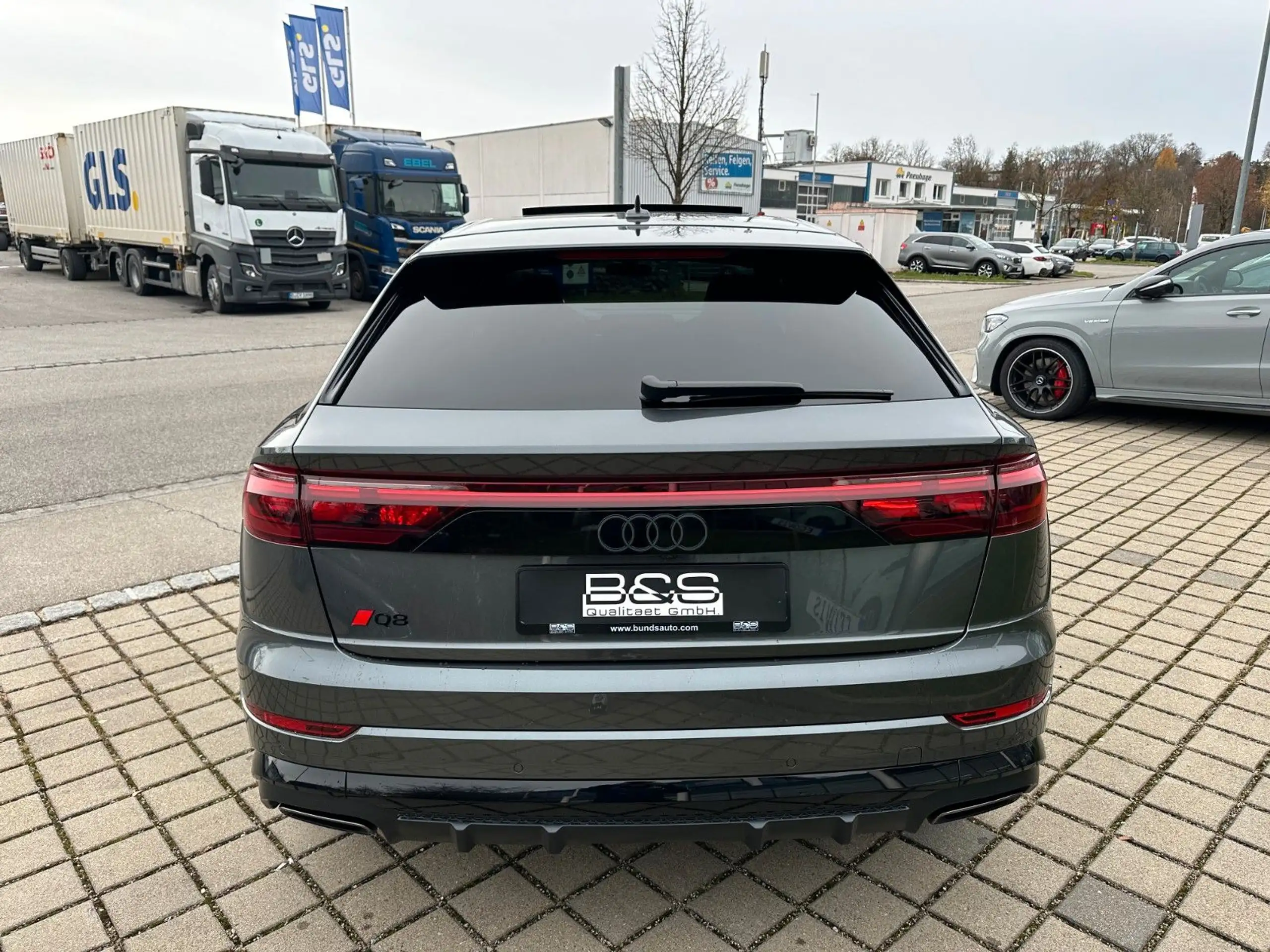 Audi - Q8