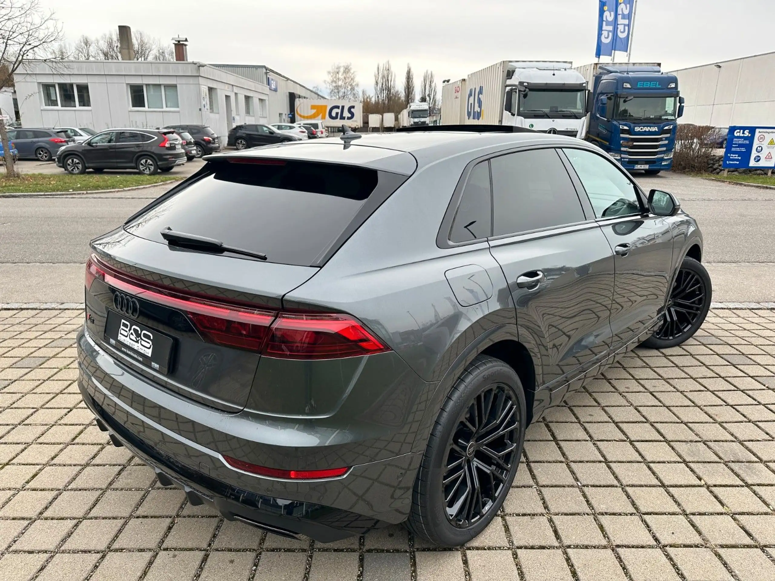 Audi - Q8